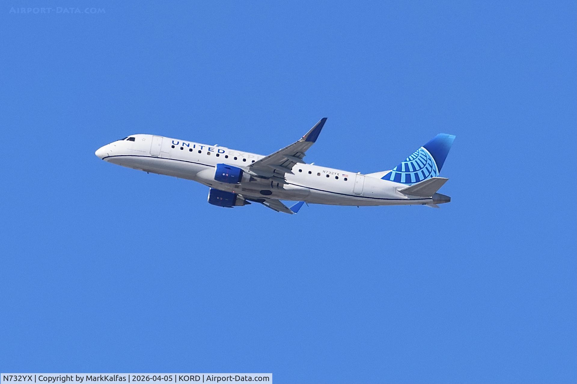 N732YX, 2015 Embraer 175LR (ERJ-170-200LR), c/n 17000521, E75L Republic Airways / United Express  Embraer ERJ-175LR N732YX depsrting 27L KORD