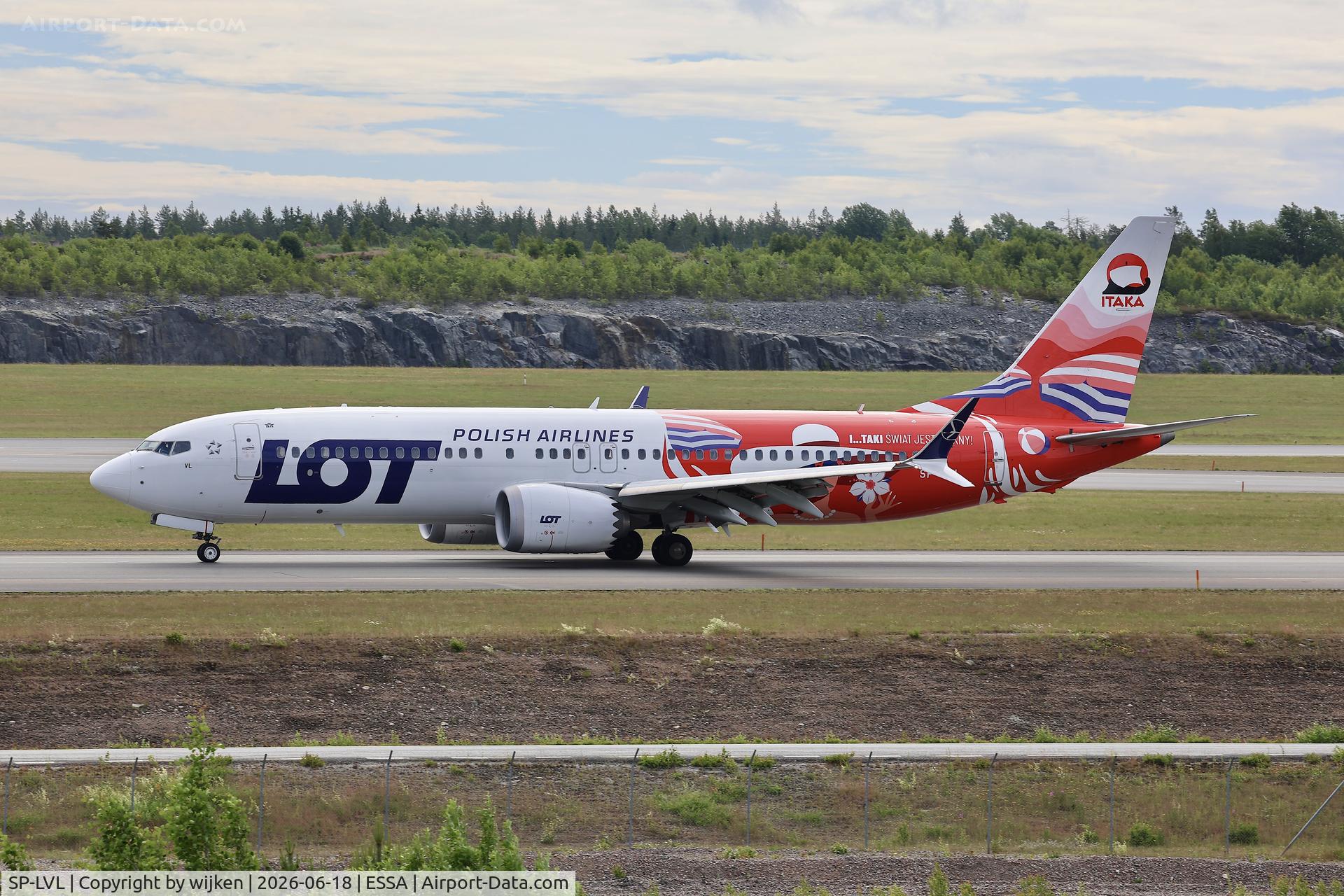 SP-LVL, 2021 Boeing 737-8 MAX, c/n 43331 l/n 8138, Twy W
