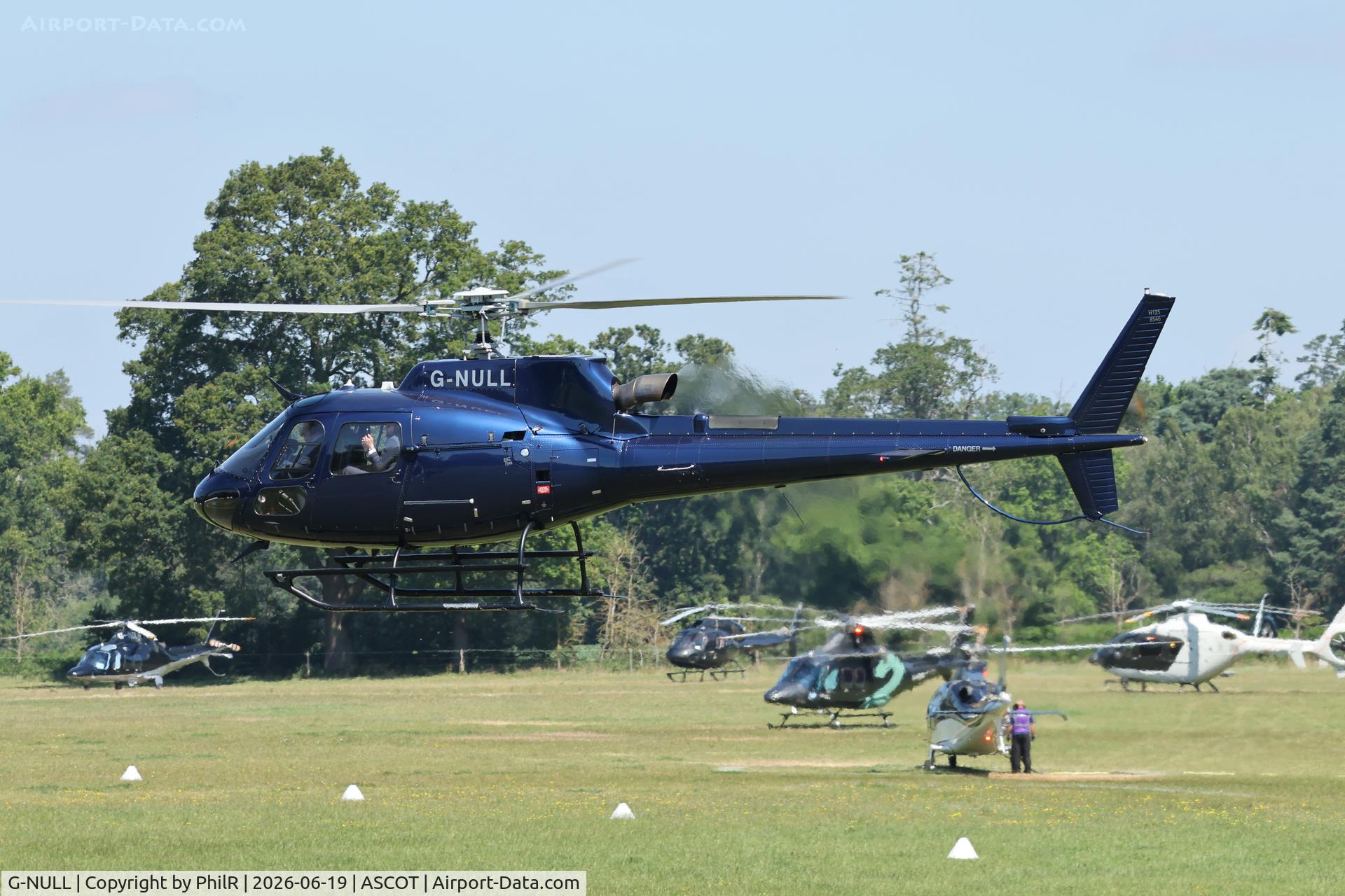 G-NULL, 2018 Airbus Helicopters AS-350B-3 Ecureuil, c/n 8546, G-NULL 2018 Airbus Helicopters AS350B3 Ascot Heliport 
