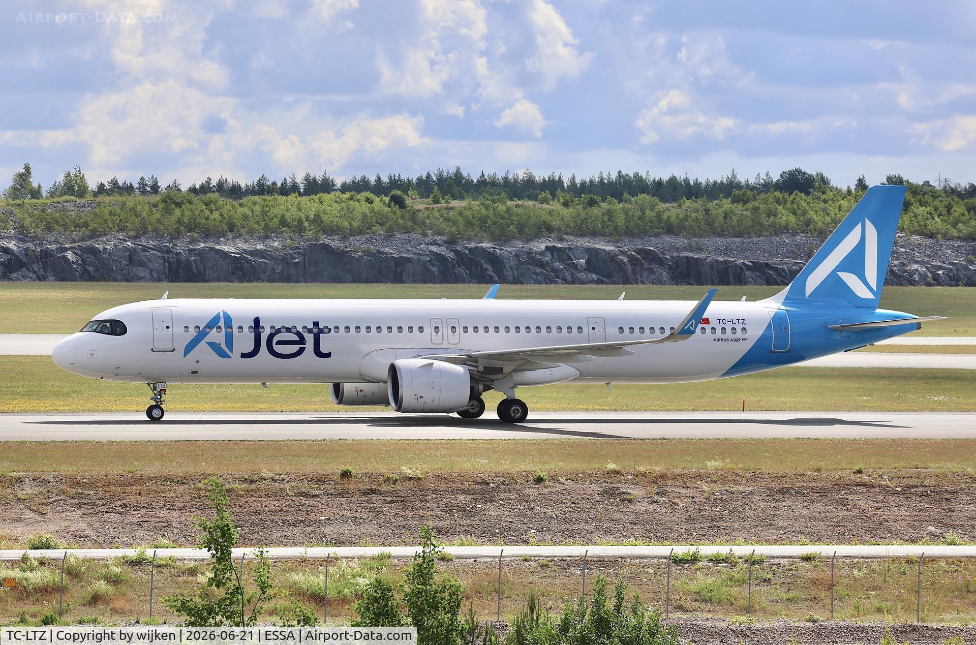 TC-LTZ, 2023 Airbus A321-271NX, c/n 11249, Twy w