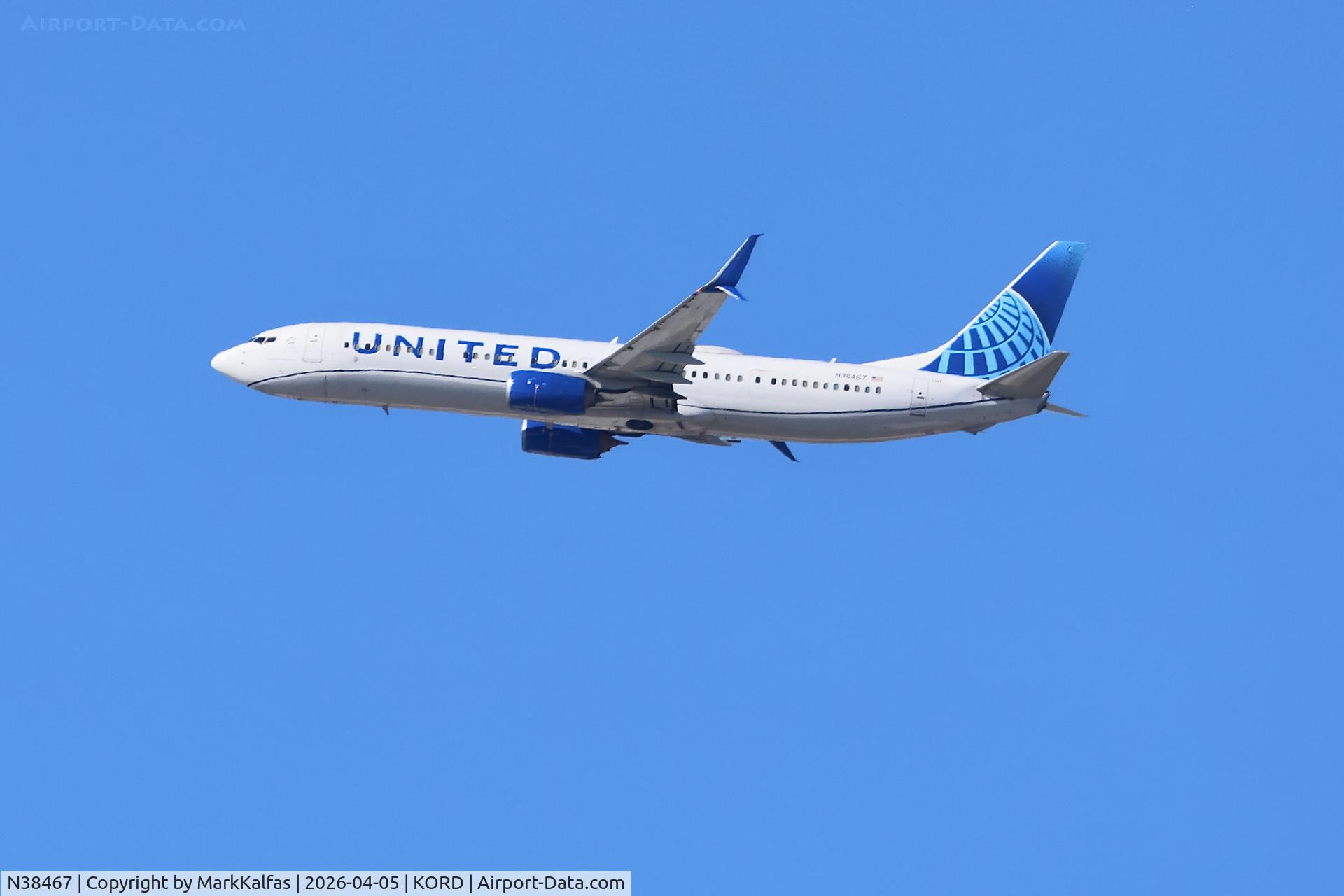 N38467, 2013 Boeing 737-924/ER, c/n 33537 l/n 4344, B739 United Boeing 737-924 N38467 departing 27L KORD