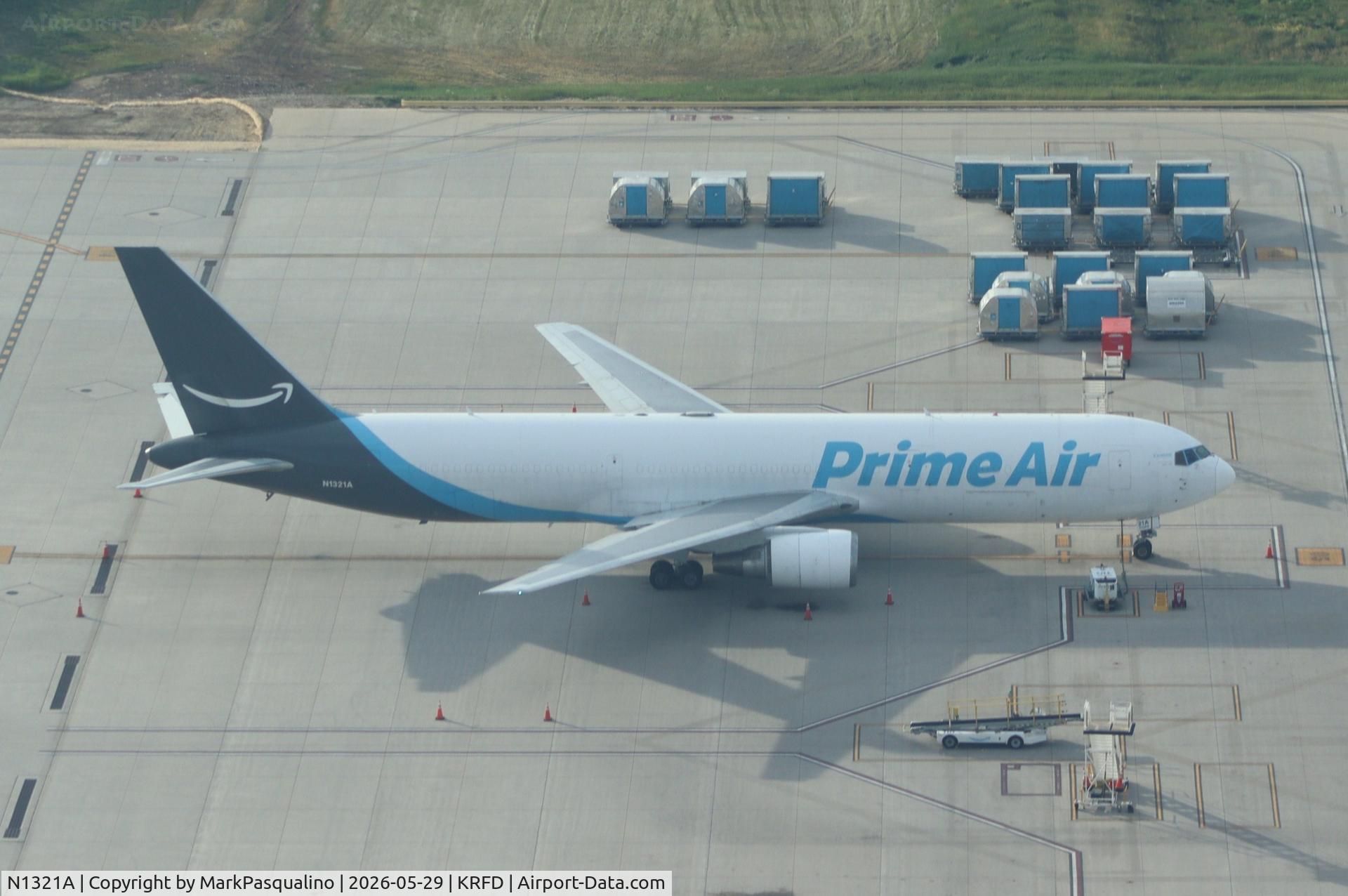 N1321A, 1995 Boeing 767-306/ER, c/n 27957 l/n 587, Boeing 767-306/ER