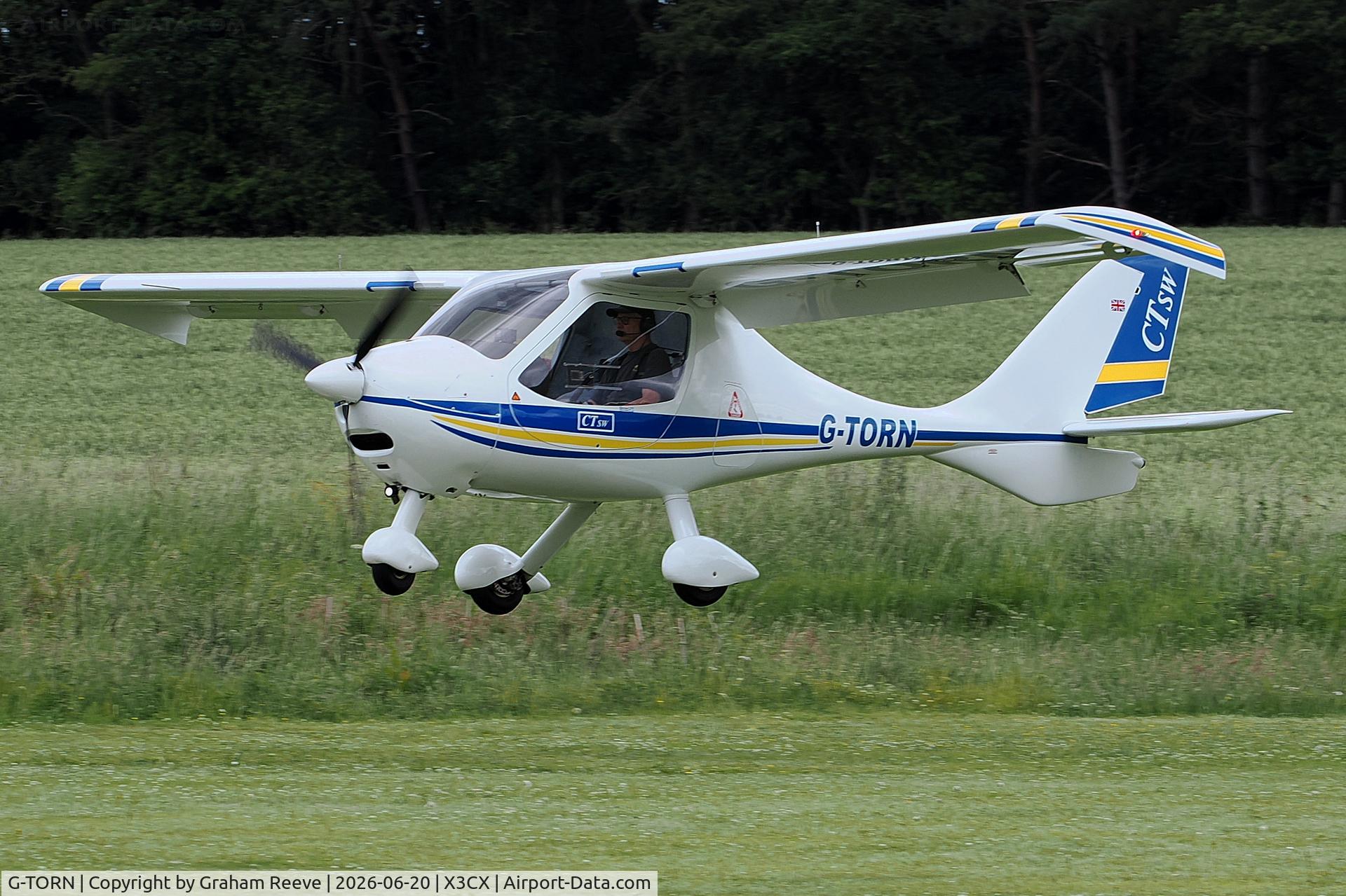 G-TORN, 2006 Flight Design CTSW, c/n 8189, Landing at Northrepps.