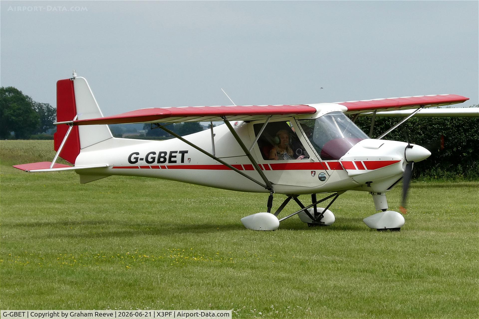G-GBET, 2001 Comco Ikarus C42, c/n PFA 322-13758, Just landed at Priory Farm.