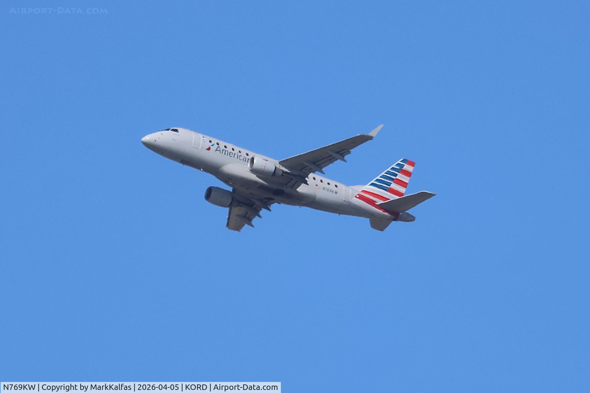N769KW, 2004 Embraer 170ST (ERJ-170-100ST), c/n 17000024, E170 Envoy/ American Eagle EMBRAER ERJ 170-100 LR N769KW departing 27L KORD