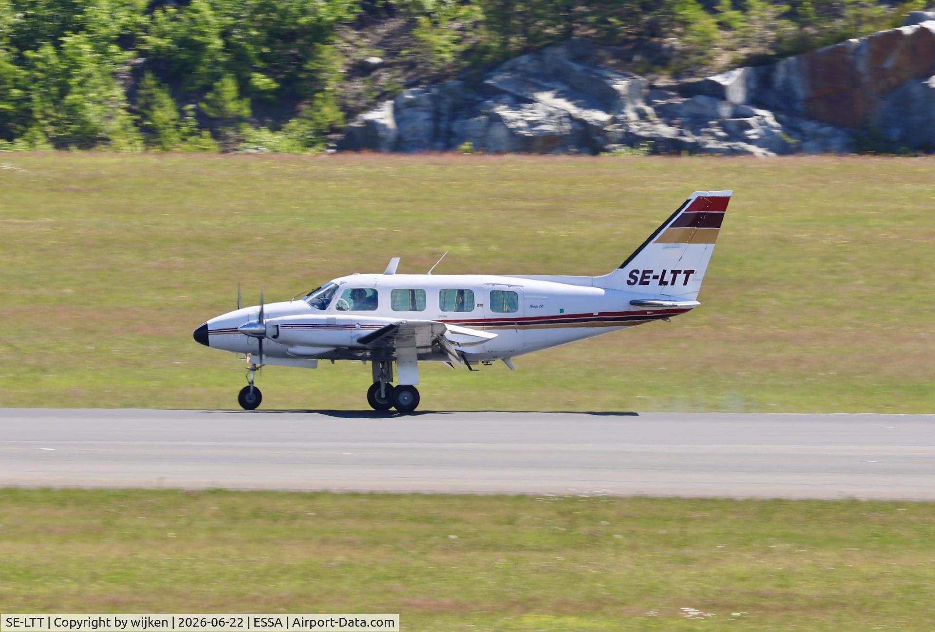 SE-LTT, Piper PA-31-325 Navajo C/R, c/n 31-8012041, Rwy 01R