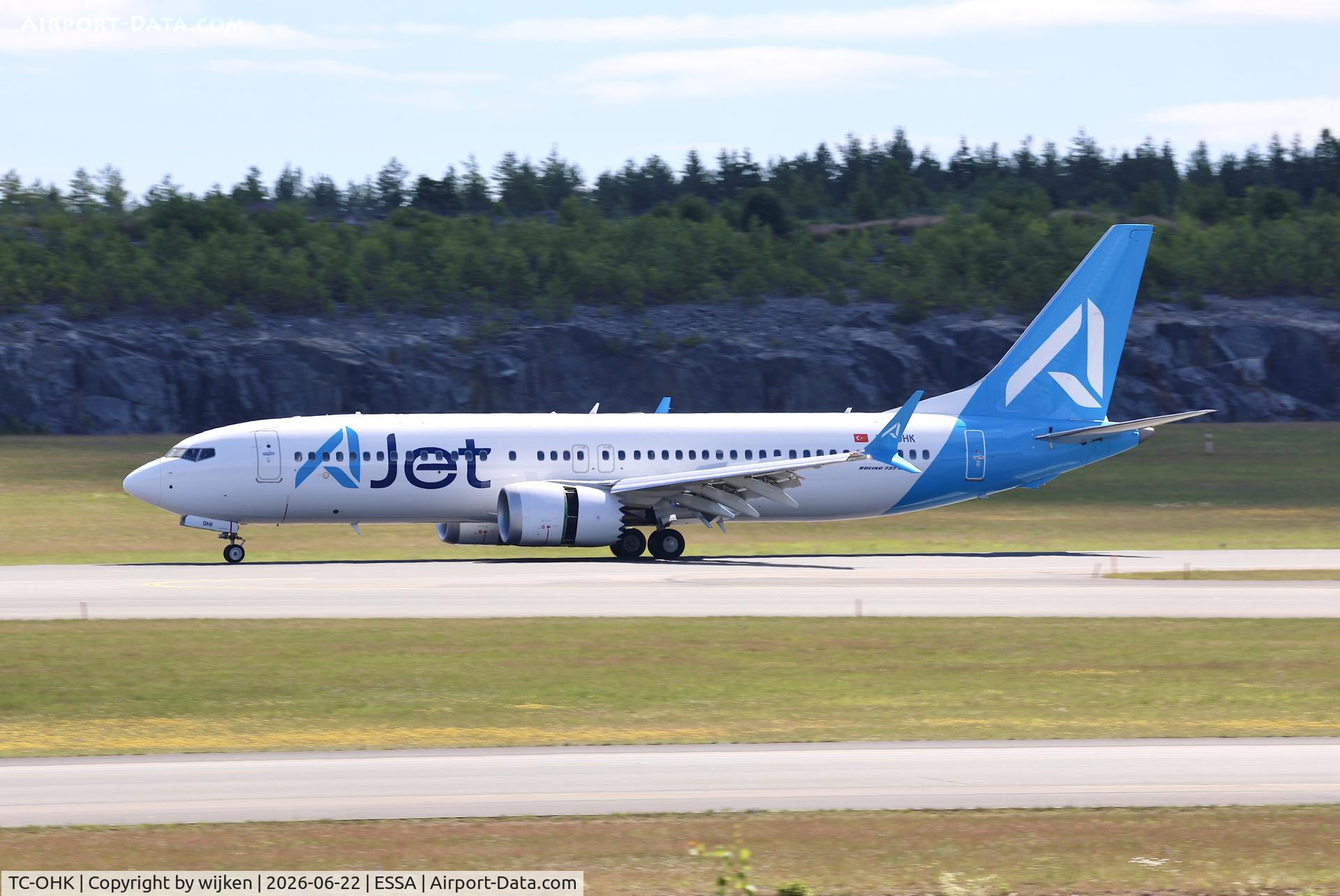 TC-OHK, 2025 Boeing 737-8 MAX, c/n 66764	 l/n 9508, Rwy 01R