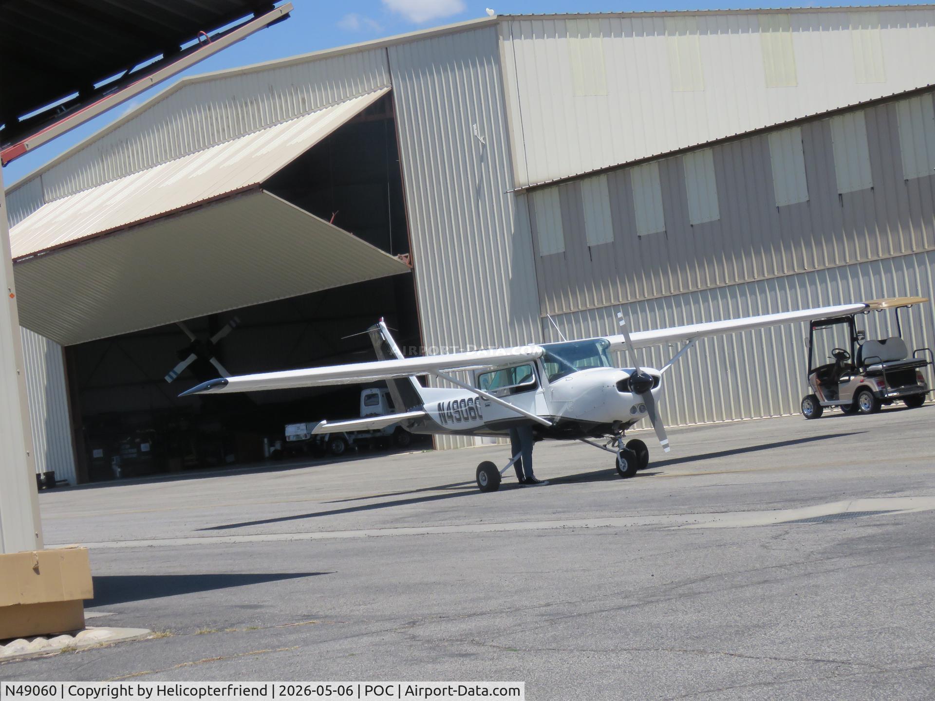 N49060, 1979 Cessna 152, c/n 15283410, Parked and being checked over