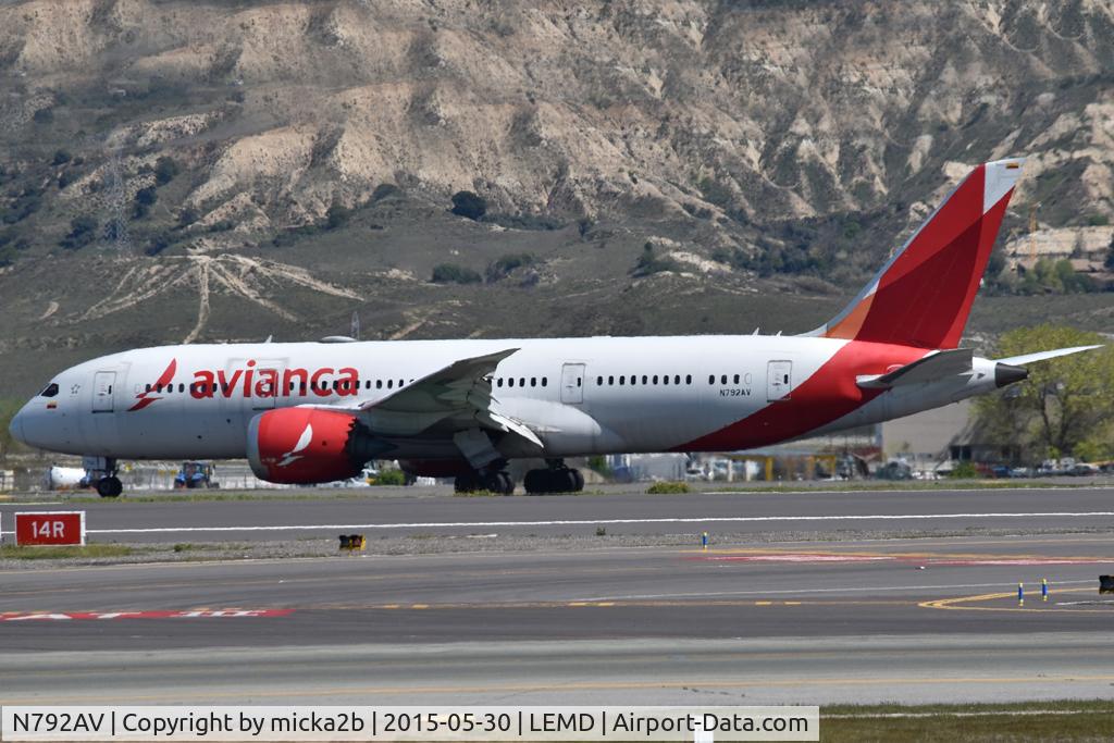 N792AV, 2016 Boeing 787-8 Dreamliner, c/n 37510, Taxiing