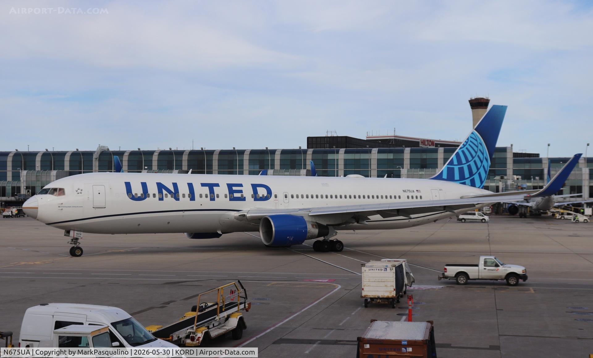 N675UA, 2000 Boeing 767-322, c/n 29243, Boeing 767-322