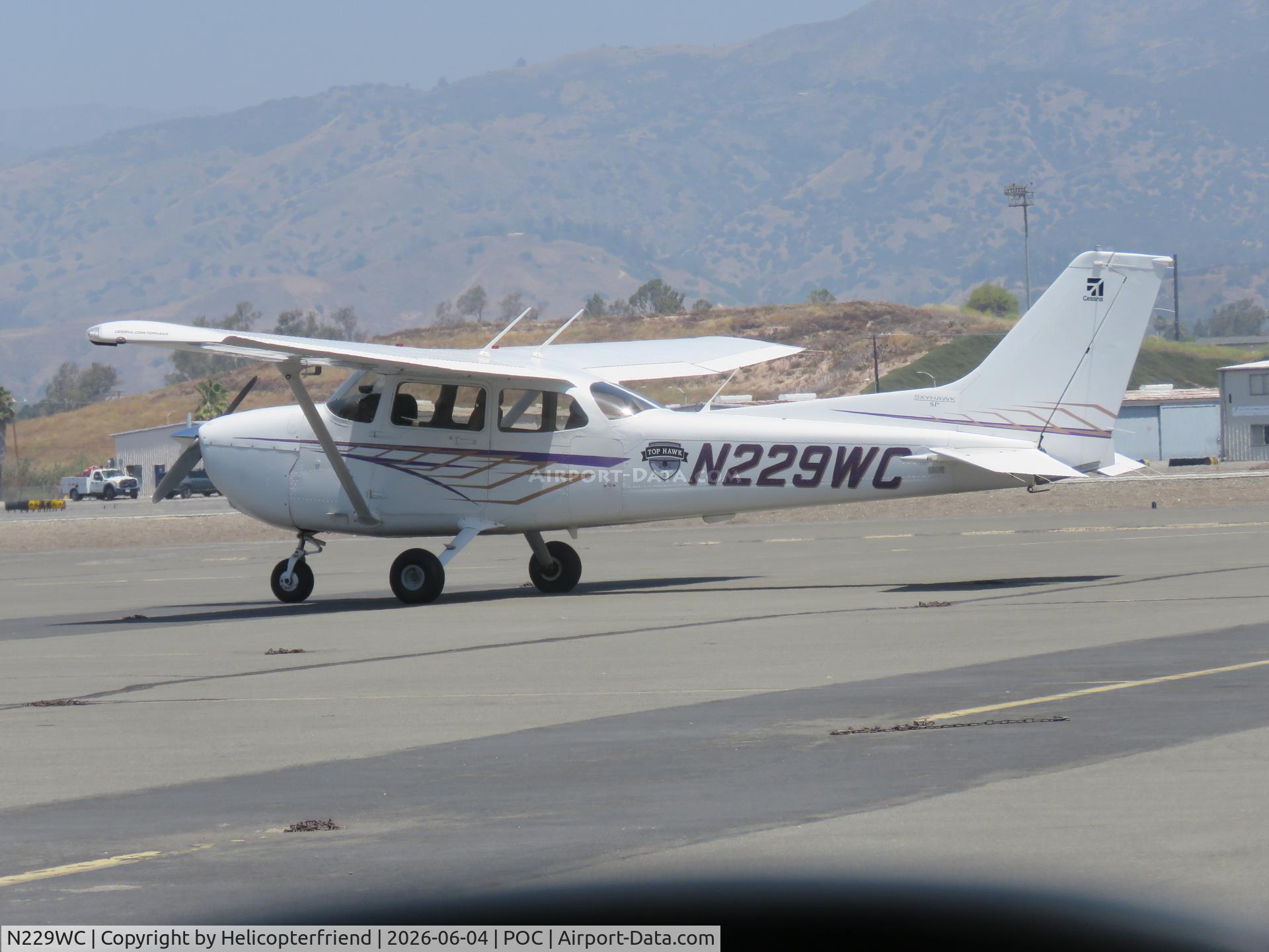 N229WC, 2016 Cessna (Textron Aviation) 172S, c/n 172S11669, Parked in transit parking