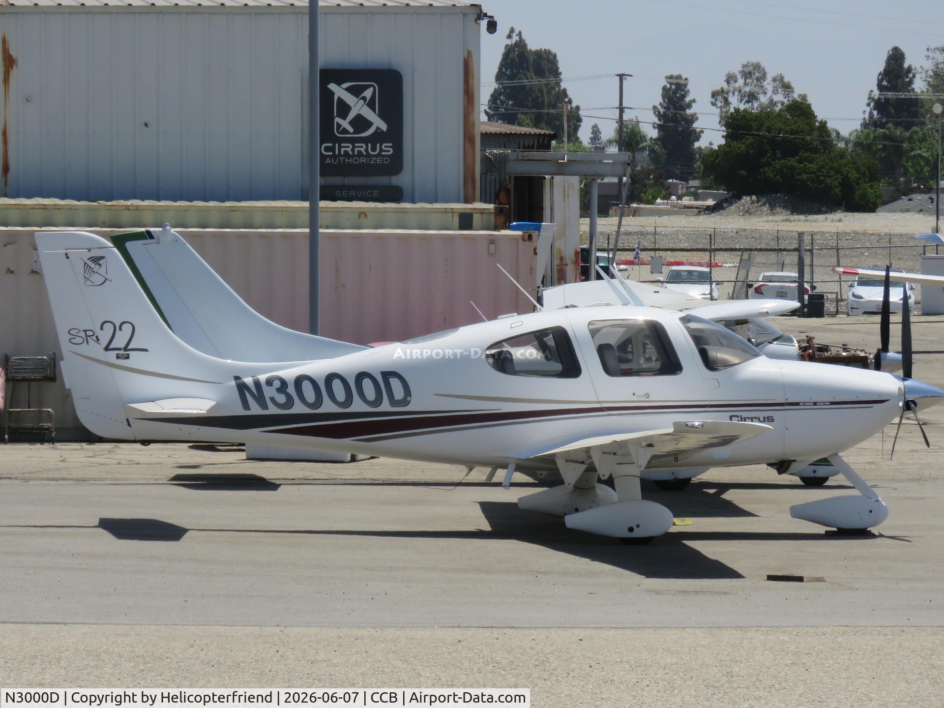 N3000D, 2001 Cirrus SR22, c/n 0083, Parked by mechanic area
