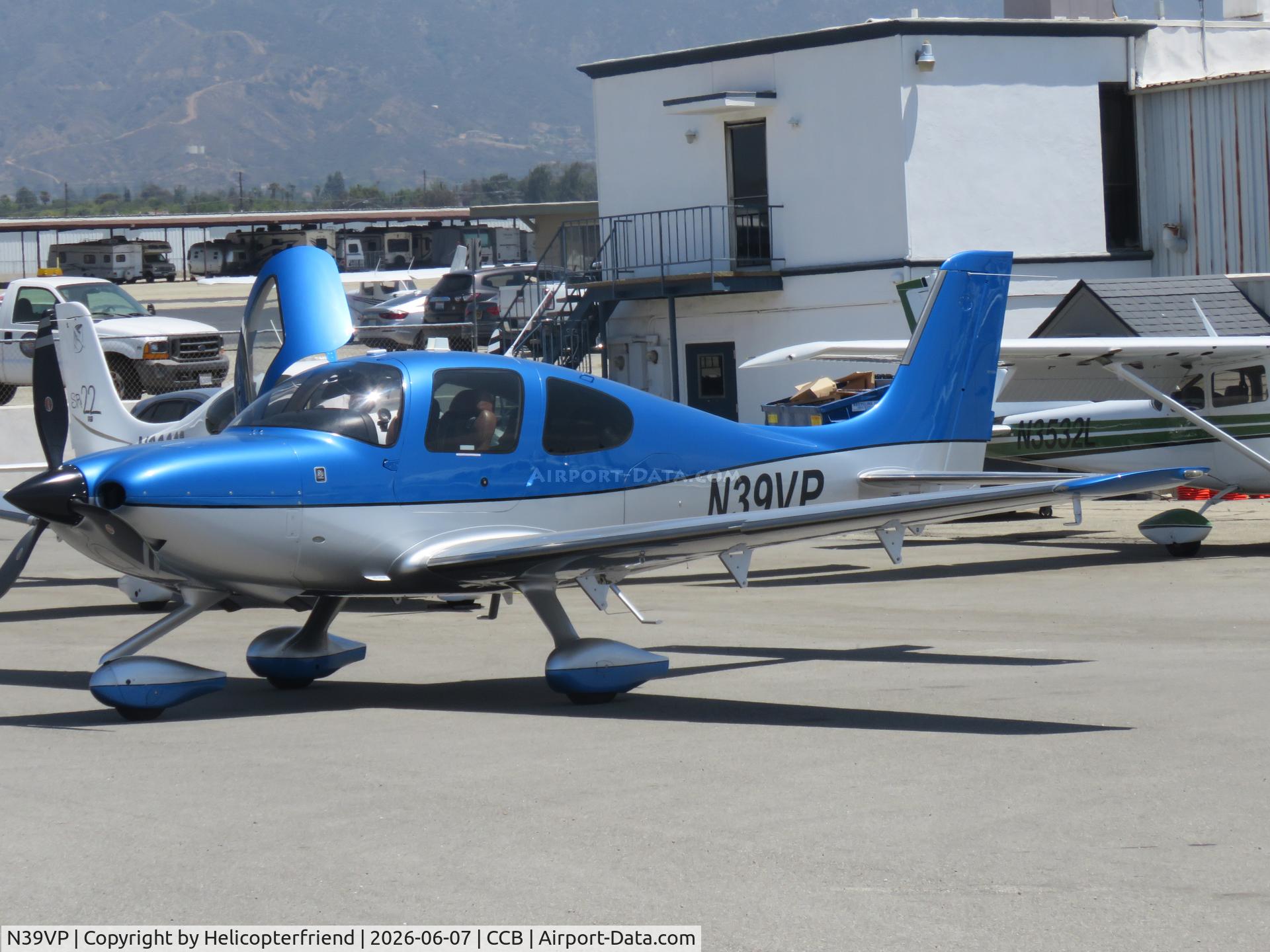 N39VP, 2014 Cirrus SR22T, c/n 848, Parked in mechanic's area