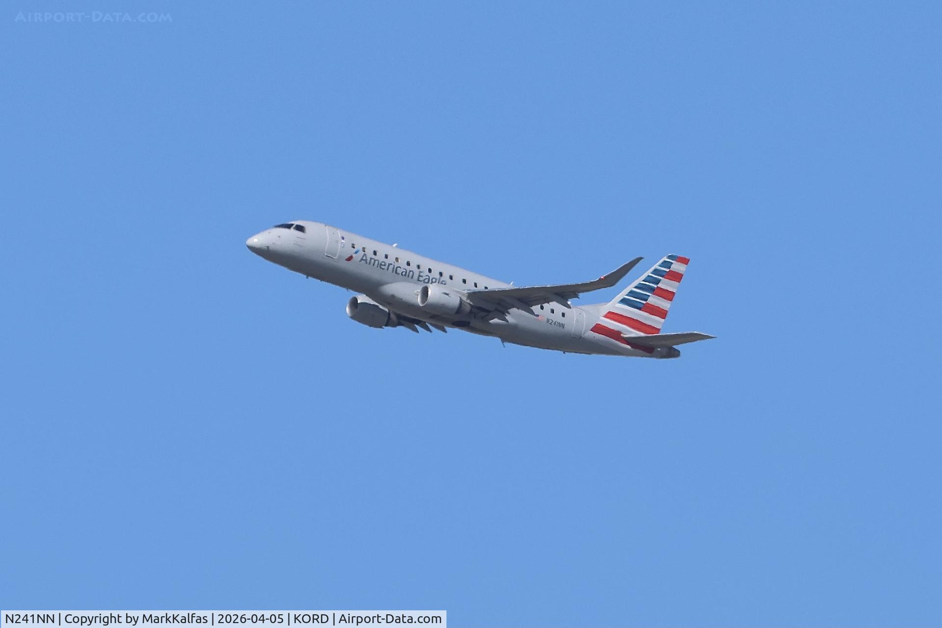 N241NN, 2016 Embraer 175LR (ERJ-170-200LR), c/n 17000595, E170 American Embraer Embraer ERJ-175 , N241NN departing 27L KORD