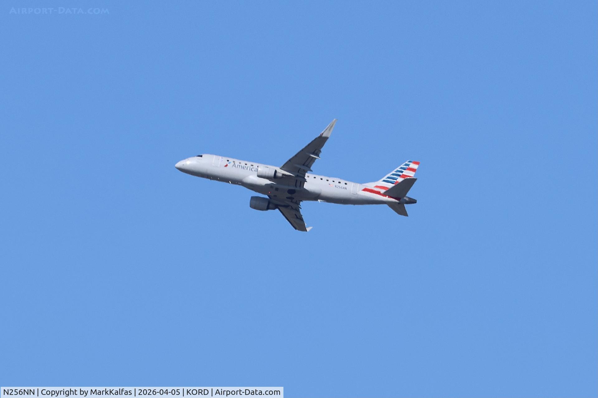 N256NN, 2017 Embraer 175LR (ERJ-170-200LR), c/n 17000665, E75L Envoy Air/American Eagle EMBRAER ERJ 170-200 LR N256NN deoarting 27L KORD