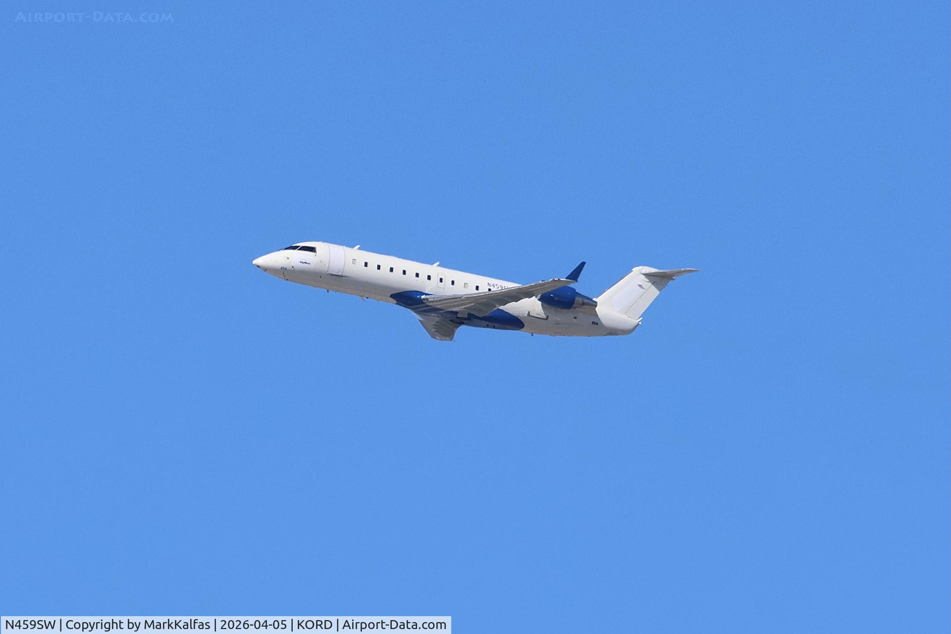 N459SW, 2003 Bombardier CRJ-200LR (CL-600-2B19), c/n 7782, CRJ2 SkyWest / United Express Bombardier CRJ-200LR N459SW departing 27L KORD