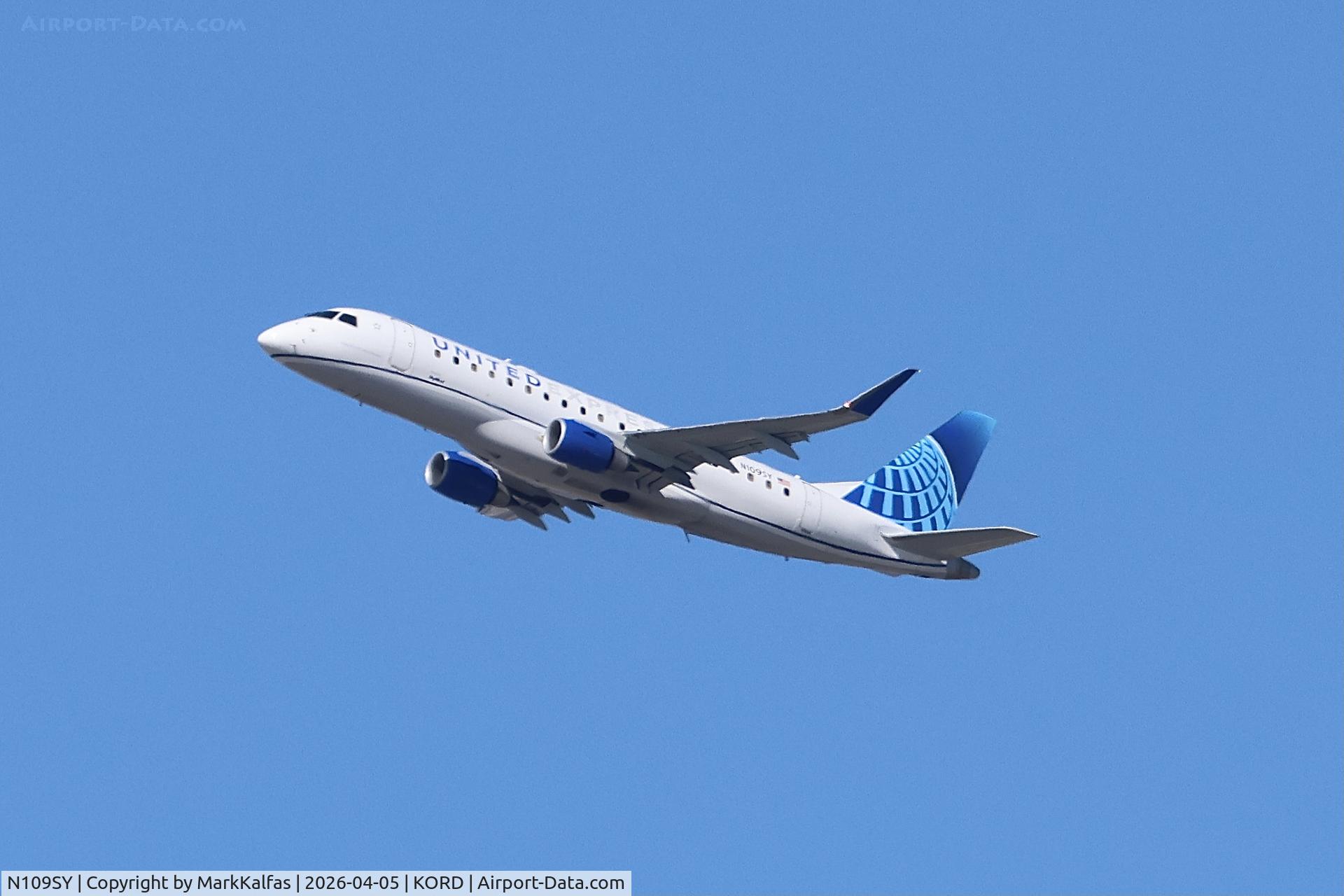 N109SY, 2014 Embraer 175LR (ERJ-170-200LR), c/n 17000402, E175L SkyWest/United Express Embraer 175LR (ERJ-170-200LR) N109SY departing 22L KORD