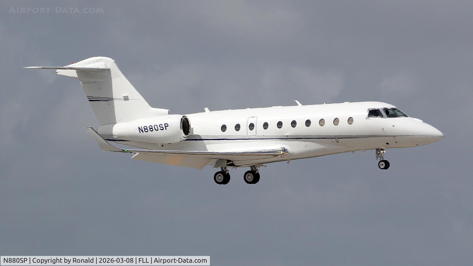 N880SP, 1996 Raytheon Hawker 800XP, c/n 258298, at fll