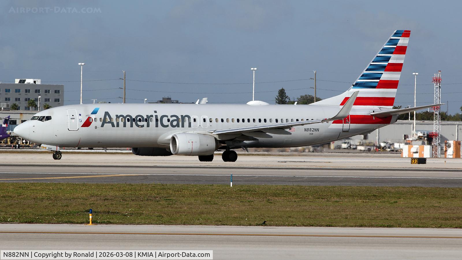 N882NN, 2011 Boeing 737-823, c/n 33221 l/n 3880, at mia