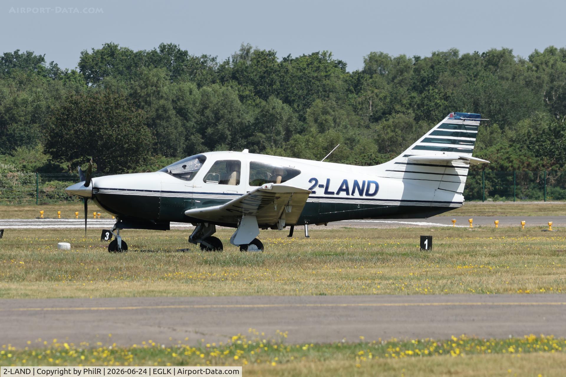 2-LAND, 1999 Rockwell Commander 114B, c/n 14662, 2-LAND 1994 Rockwell Commander 114B Blackbushe

