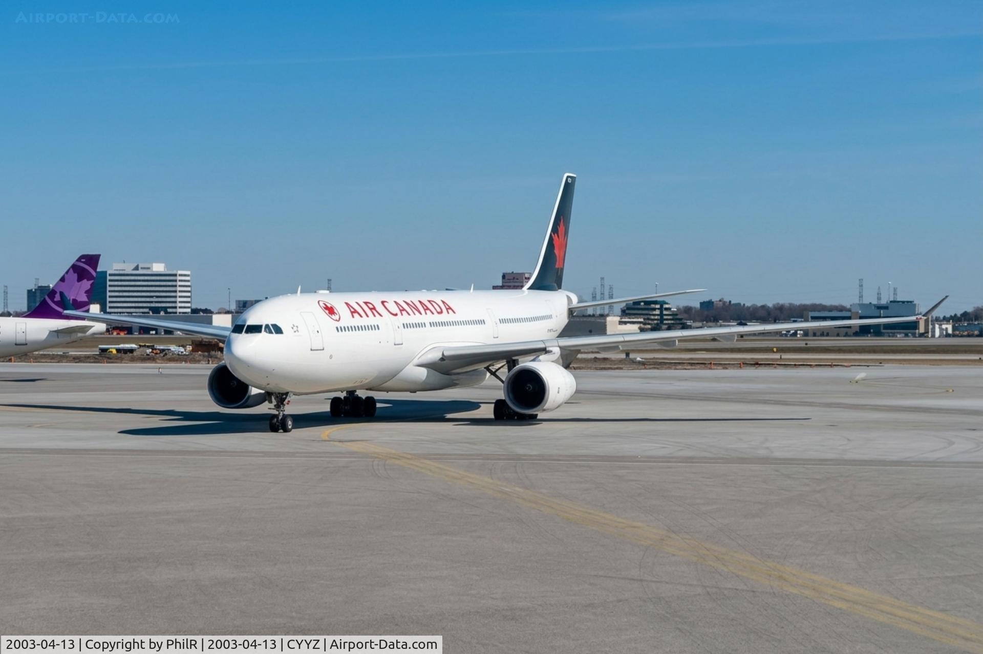 2003-04-13, 1980 Boeing 737-217, c/n 22256 l/n 672, C-GHKR 2001 A330-300 Air Canada YYZ
