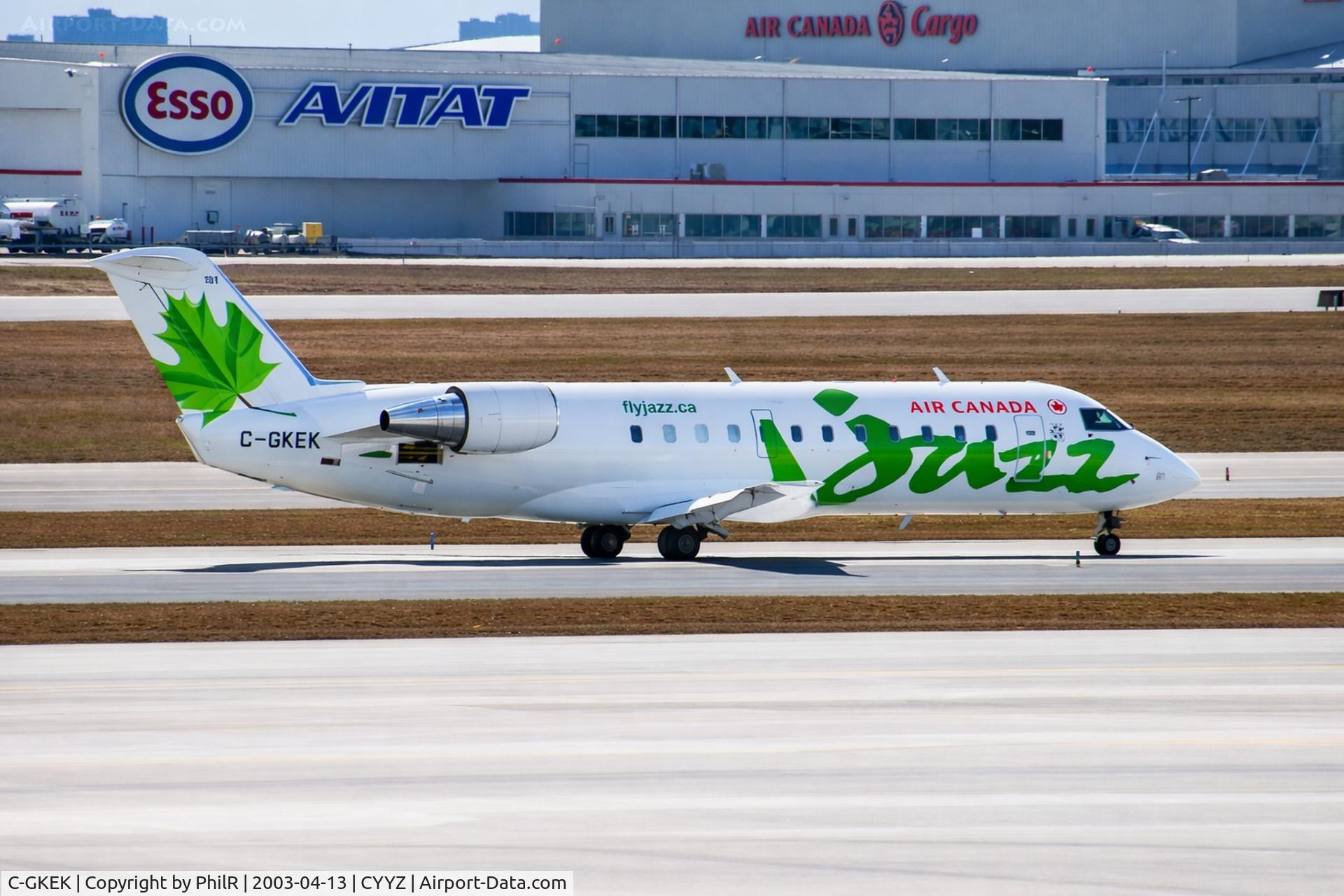 C-GKEK, 1998 Canadair CRJ-200ER (CL-600-2B19), c/n 7270, C-GKEK 1998 CRJ200LR Jazz YYZ 