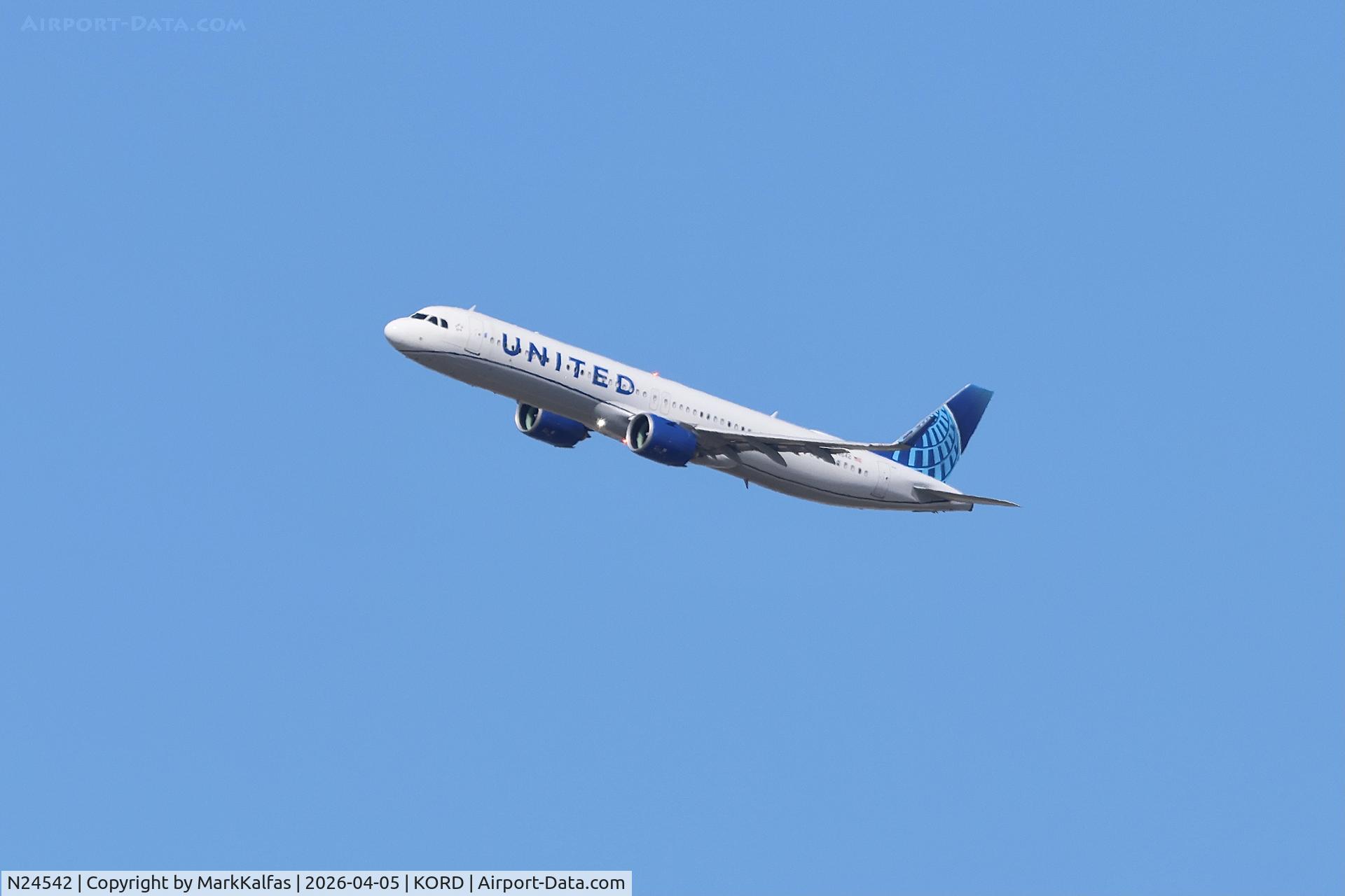 N24542, 2025 Airbus A321-271NX, c/n 12533, A21N United Airbus A321-271NX N24542 departing 27L KORD