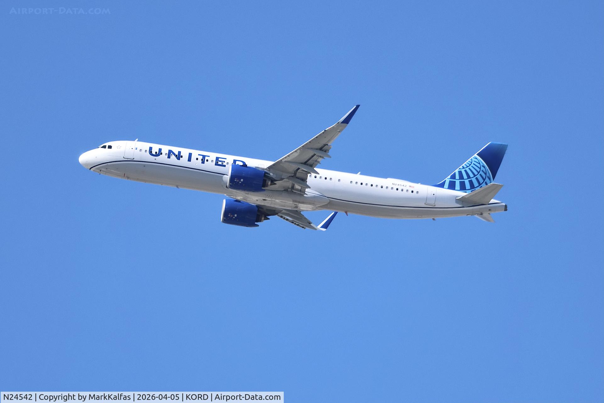 N24542, 2025 Airbus A321-271NX, c/n 12533, A21N United Airbus A321-271NX N24542 departing 27L KORD