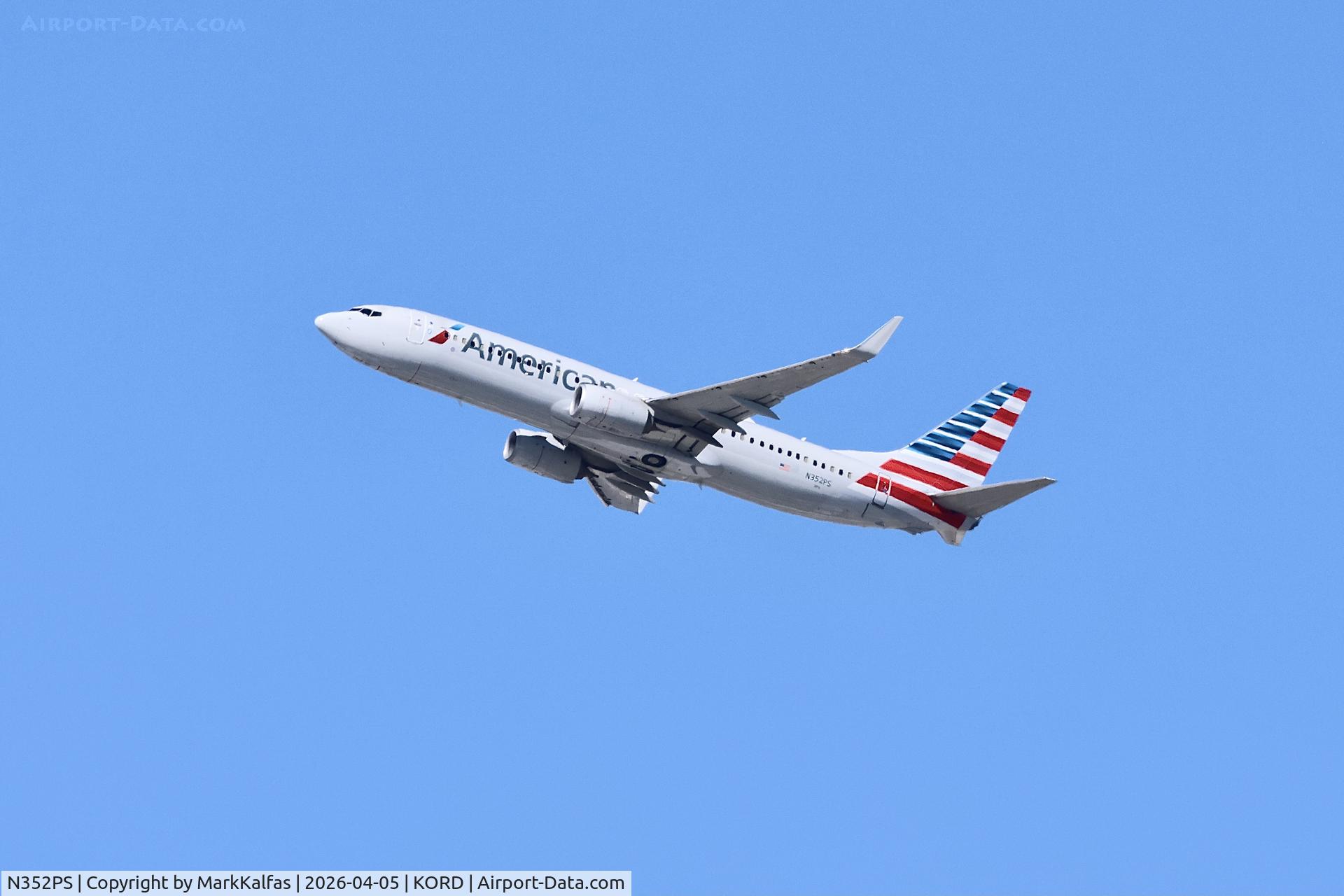 N352PS, 2017 Boeing 737-823, c/n 33256 l/n 6596, B738 American Boeing 737-823, N352PS departing 27L KORD