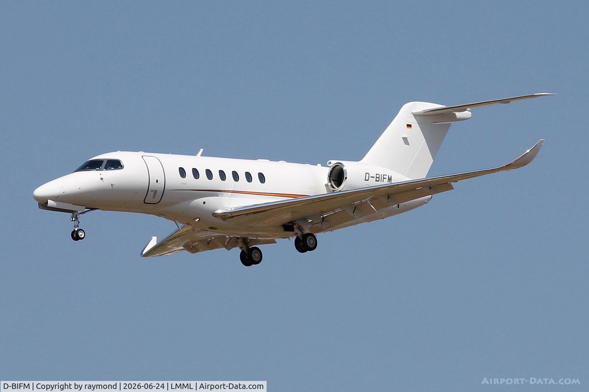 D-BIFM, Cessna 700 Citation Longitude, c/n 700-0169, Cessna 700 Citation Longtitude reg D-BIFM of IFM Traviation on final approach for RW31 landing in Malta.