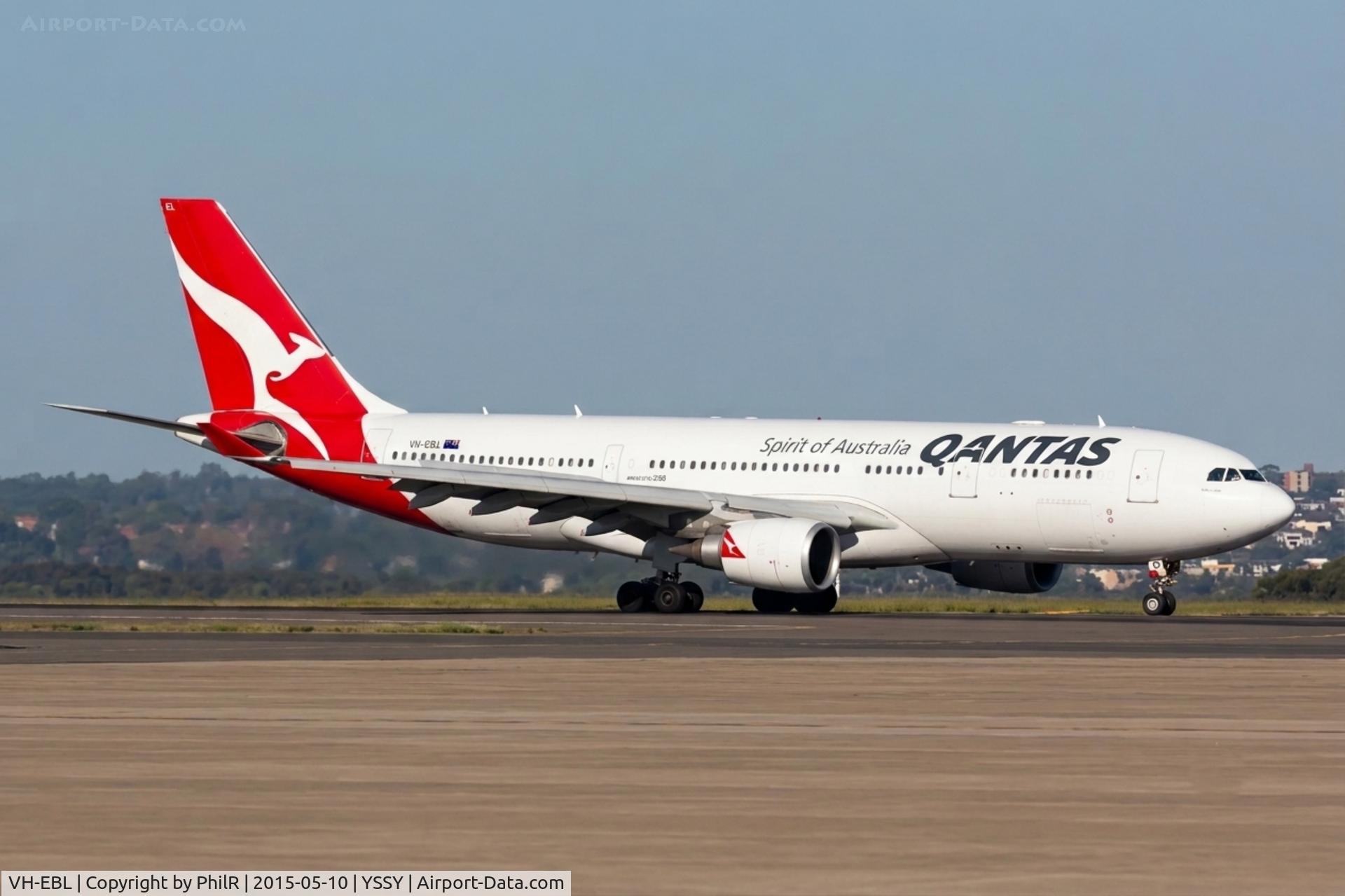 VH-EBL, 2008 Airbus A330-203, c/n 976, VH-EBL 2008 A330-200 QANTAS SYD 
