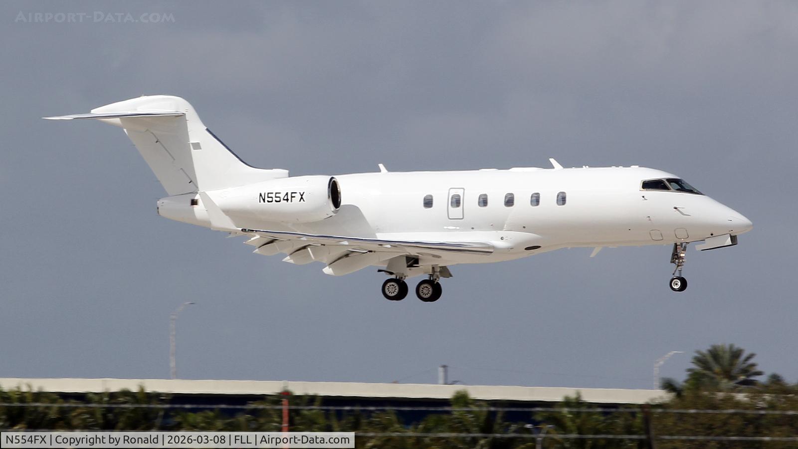 N554FX, Gulfstream G550, c/n 5410, at fll