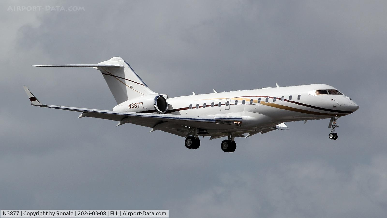 N3877, 2024 Bombardier BD-700-2A12, c/n 70187, at fll