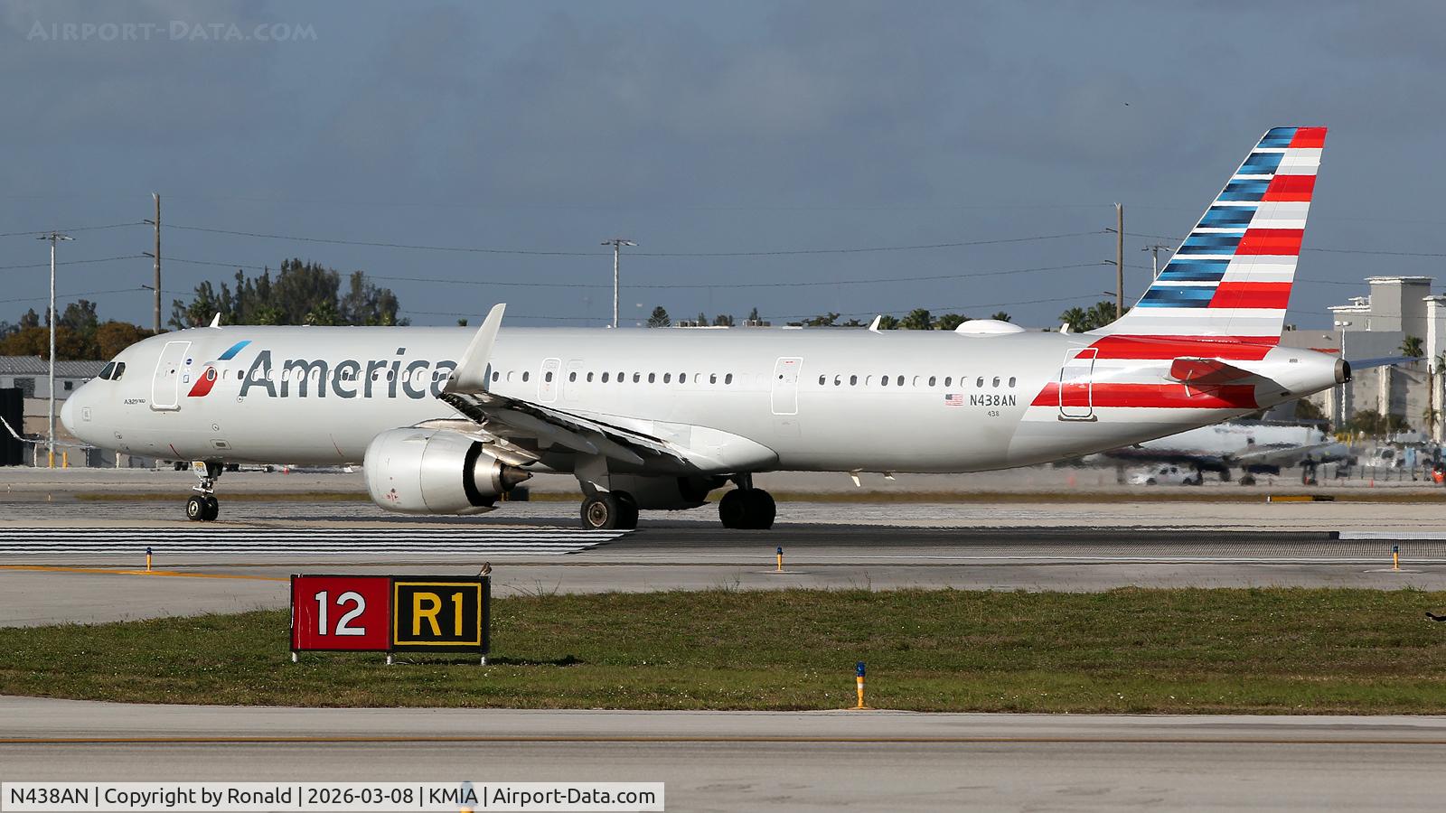 N438AN, 2021 Airbus A321-253NX, c/n 10641, at mia