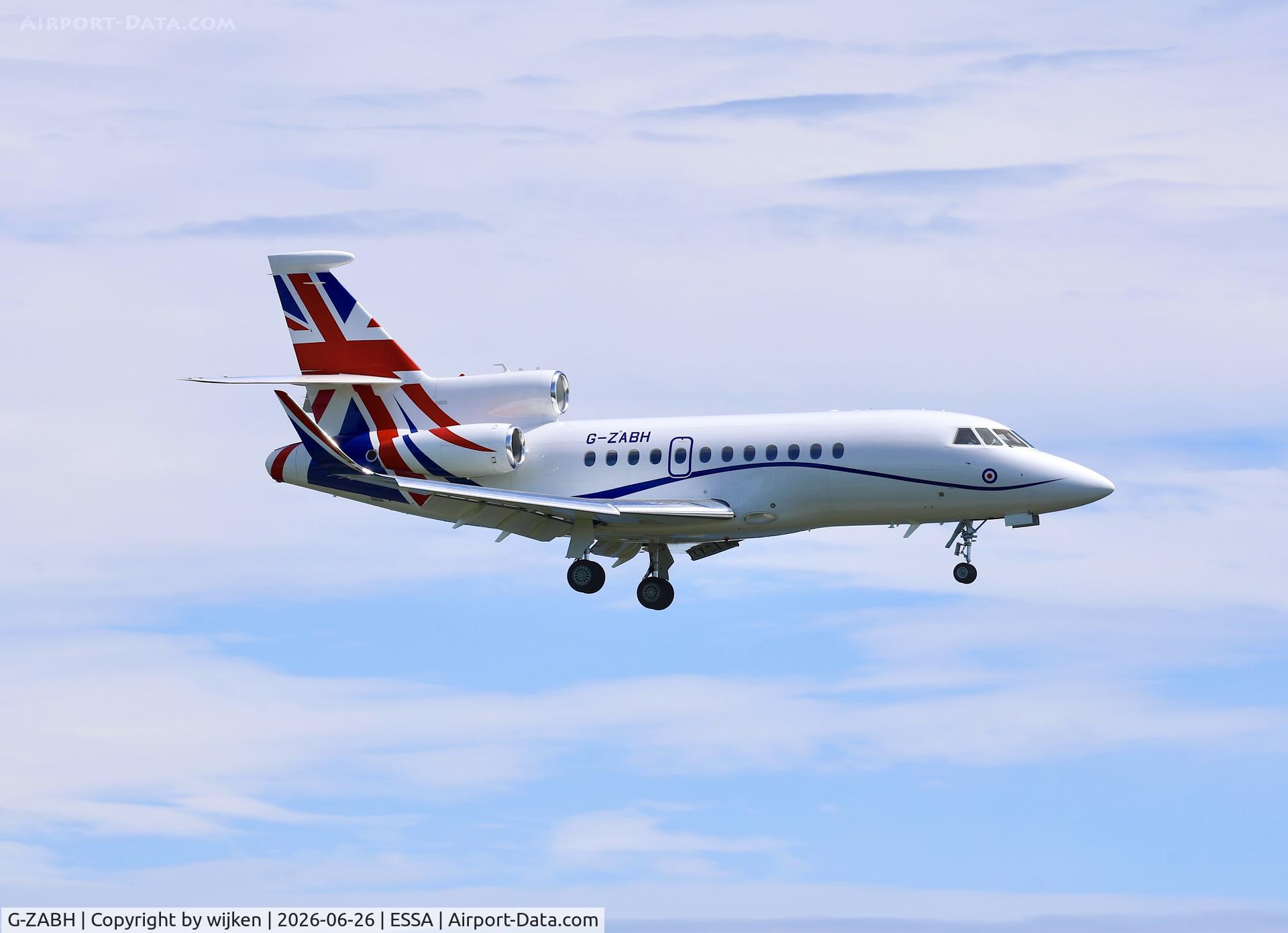 G-ZABH, 2022 Dassault Falcon 900EX, c/n 327, Rwy 19L