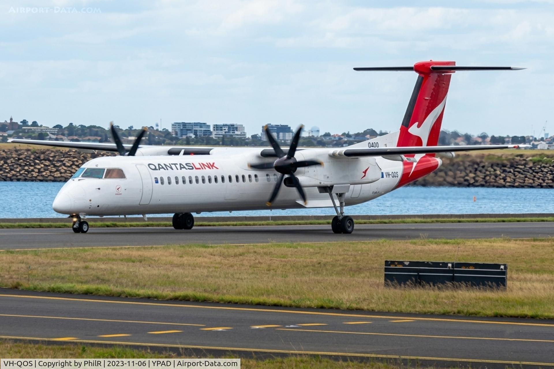 VH-QOS, 2009 De Havilland Canada DHC-8-402Q Dash 8, c/n 4263, VH-QOS 2009 DHC-8-402 QantasLink Sydney 
