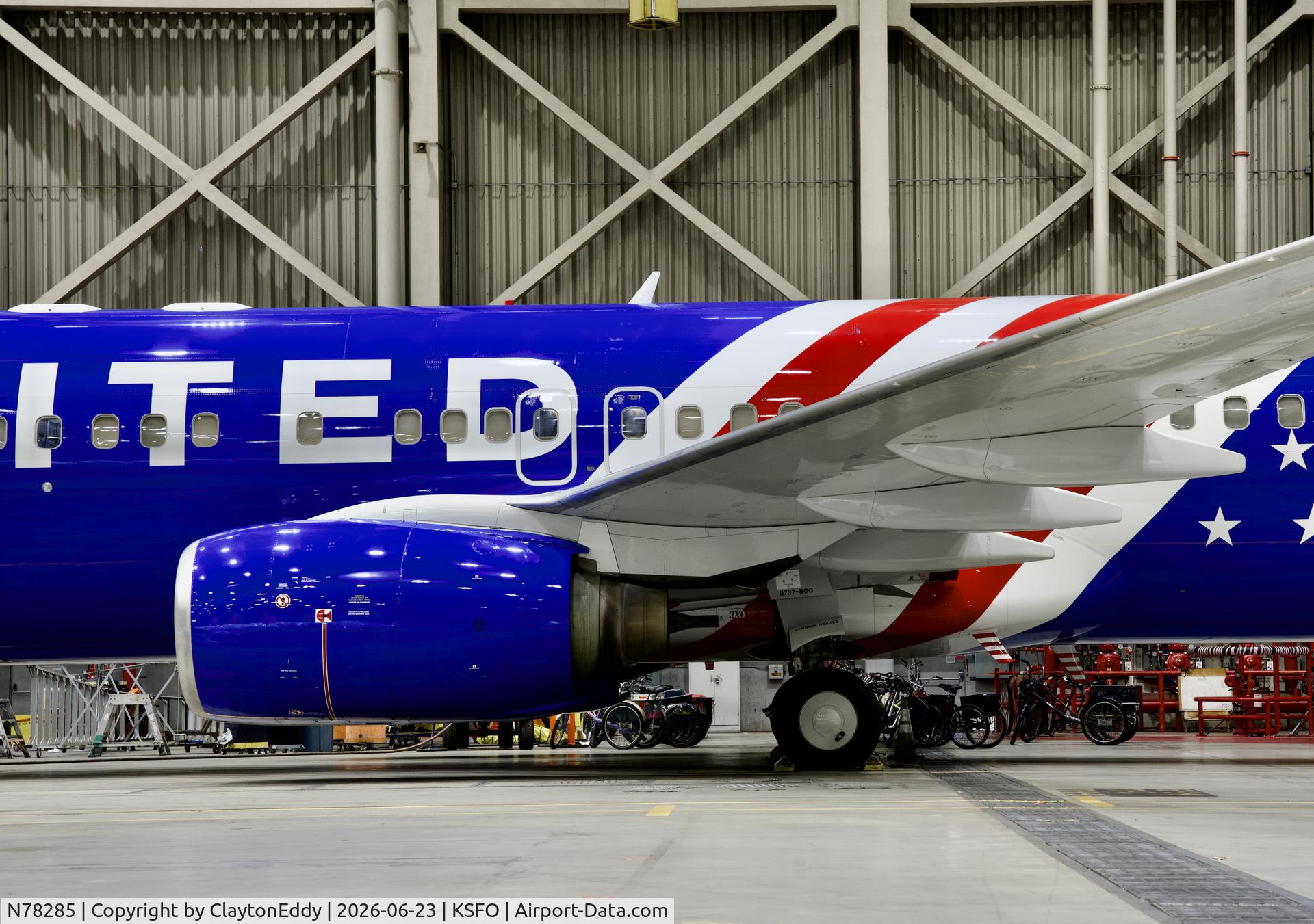 N78285, 2004 Boeing 737-824, c/n 33452, 'Stars and Stripes' livery SFO 2026. 