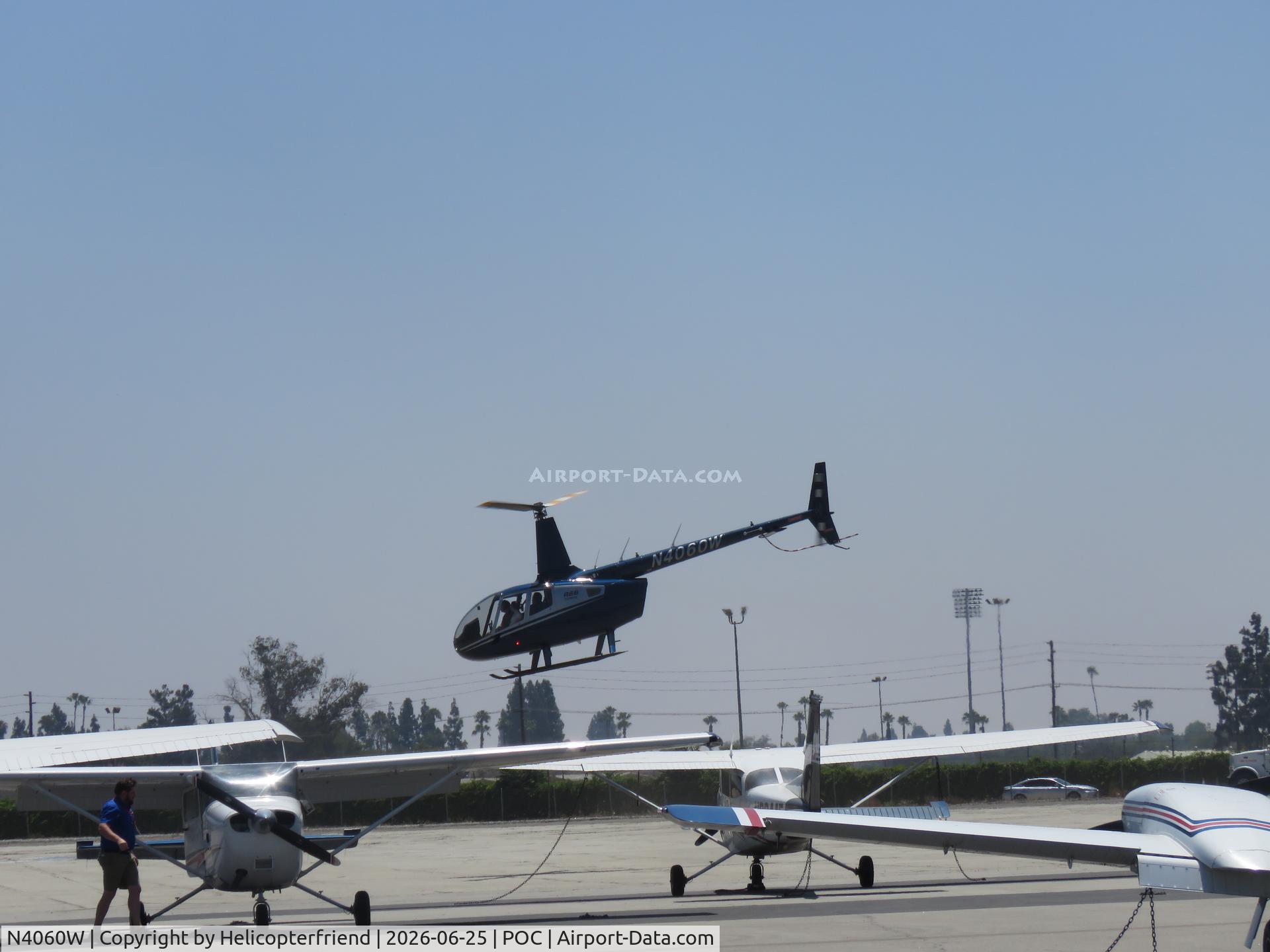 N4060W, 2021 Robinson R66 Turbine, c/n 1031, Taking off northbound