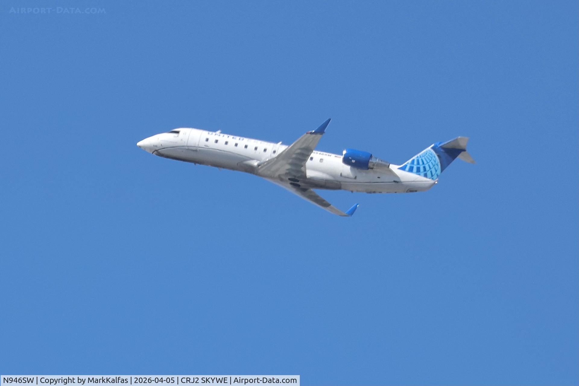 N946SW, 2003 Bombardier CRJ-200LR (CL-600-2B19), c/n 7776, CRJ2 SkyWest / United Express Bombardier CRJ-200LR (CL-600-2B19) N946SW departing 27L KORD