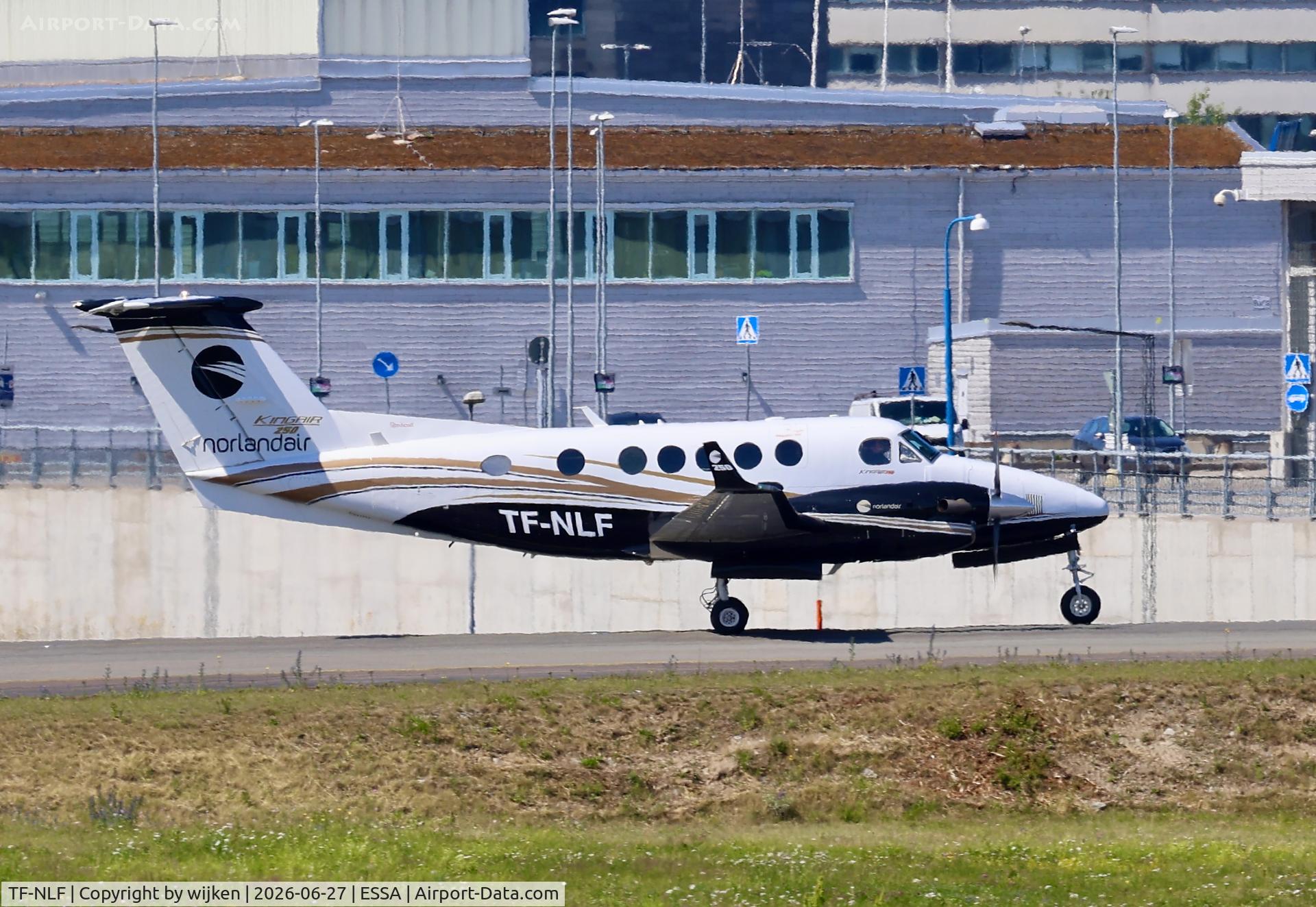 TF-NLF, 2017 Beech B200GT King Air 250 King Air, c/n BY-291, Twy W