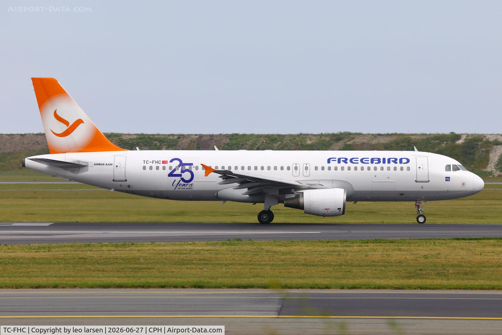 TC-FHC, 2009 Airbus A320-214, c/n 3852, Copenhagen 27.6.2026.With anniversary 25 years