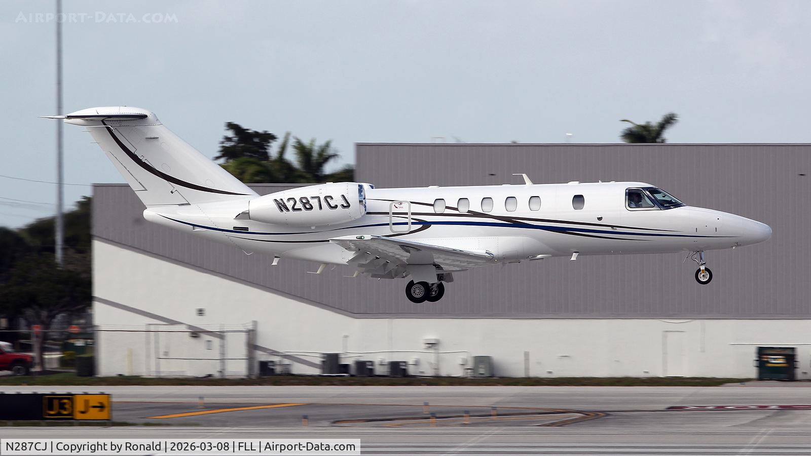 N287CJ, 1963 Cessna 172D, c/n 17250162, at fll