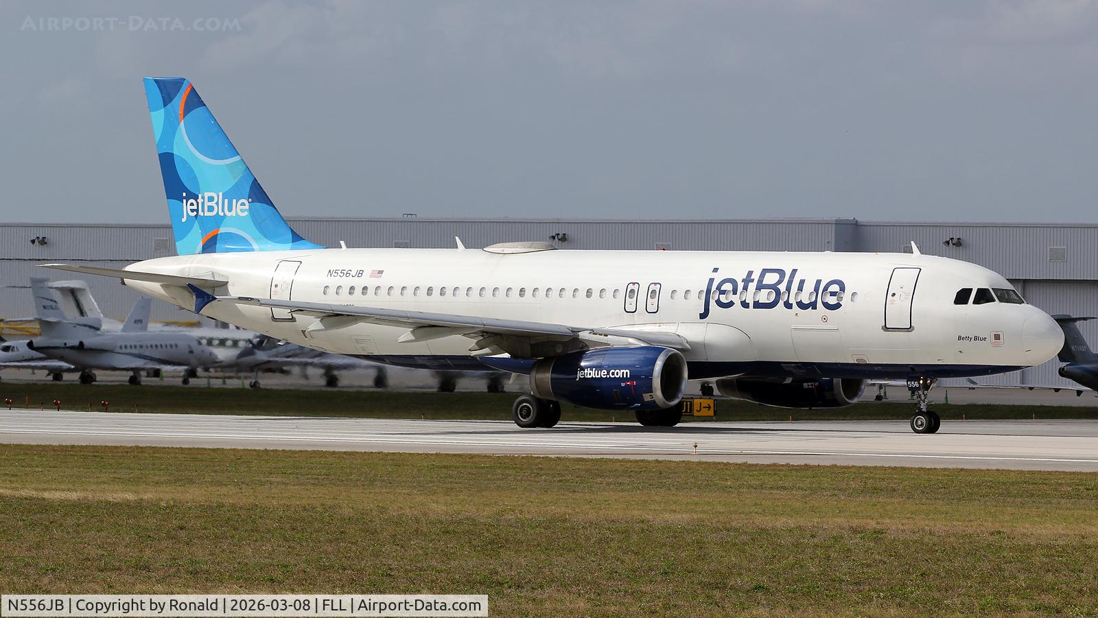 N556JB, 2002 Airbus A320-232, c/n 1904, at fll