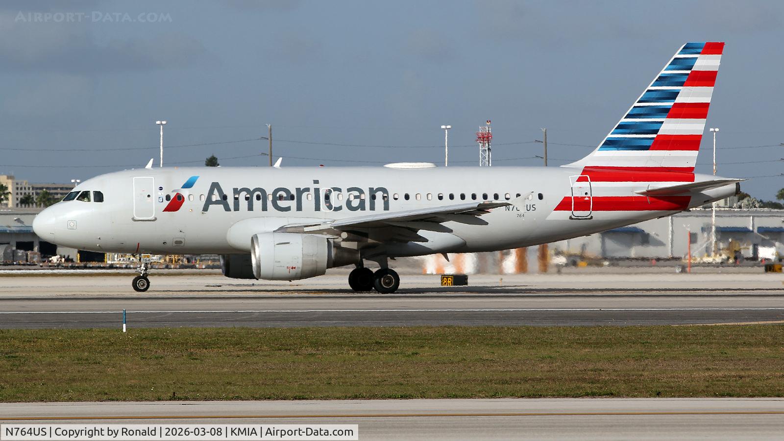 N764US, 2000 Airbus A319-112, c/n 1369, at mia