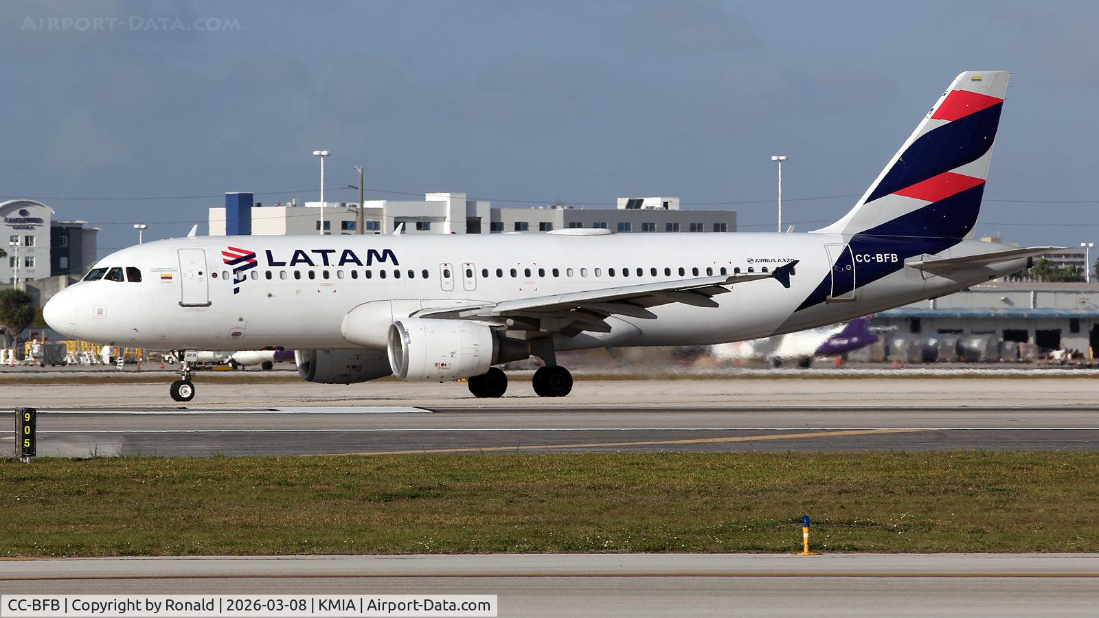 CC-BFB, 2012 Airbus A320-214, c/n 5263, at mia
