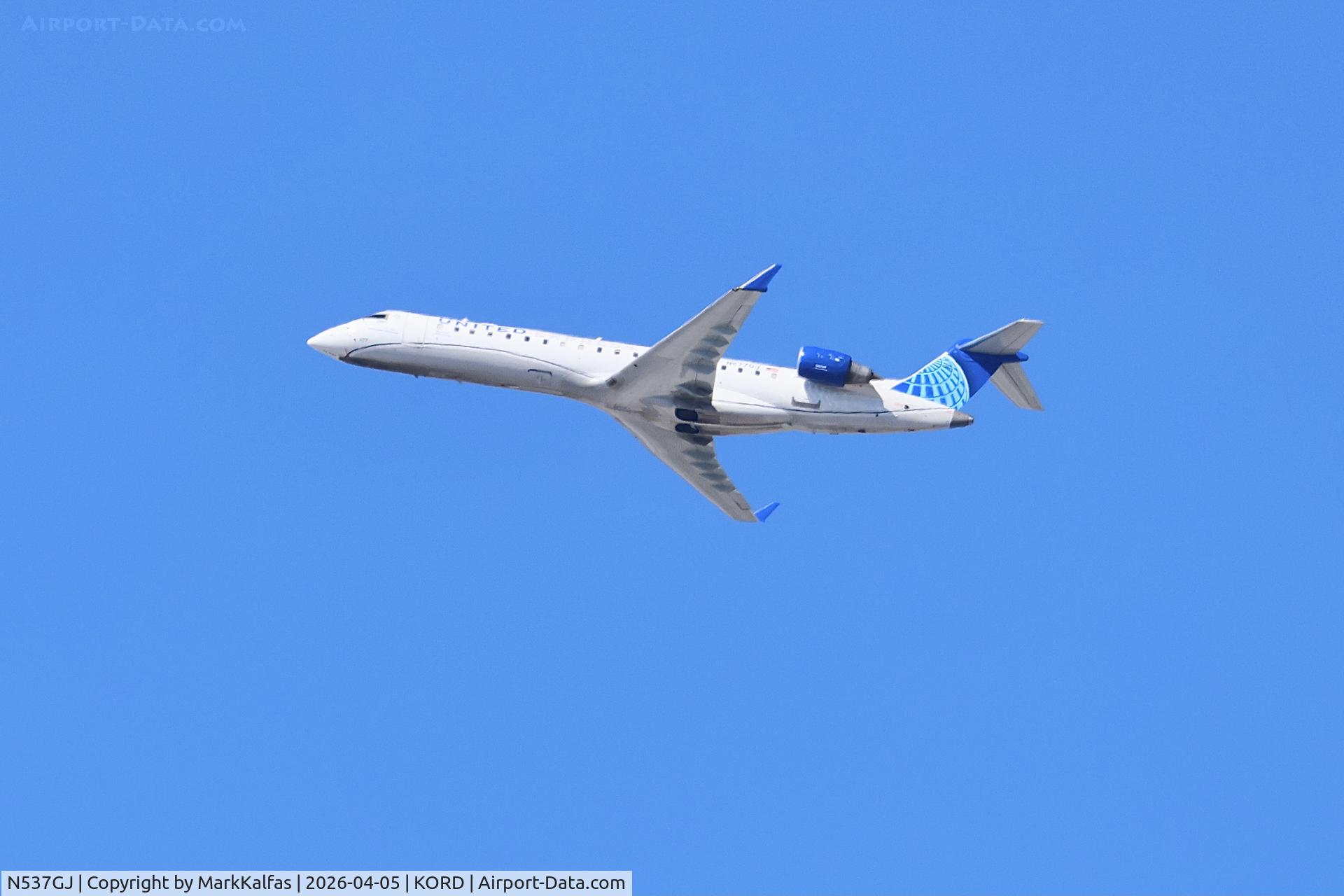 N537GJ, 2005 Bombardier CRJ-702 (CL-600-2C10) Regional Jet, c/n 10237, CRJ7 GoJet / United Express Canadair Regional Jet CRJ-550, N537GJ departing 27L KORD
