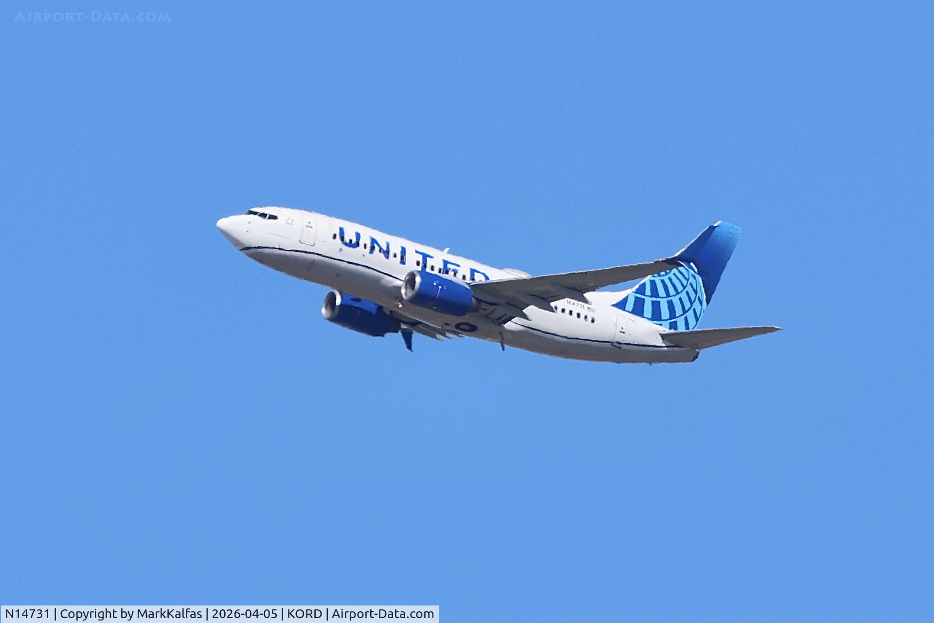 N14731, 1999 Boeing 737-724, c/n 28799, B737 United Airlines Boeing 737-724 N14731 departing 27L KORD