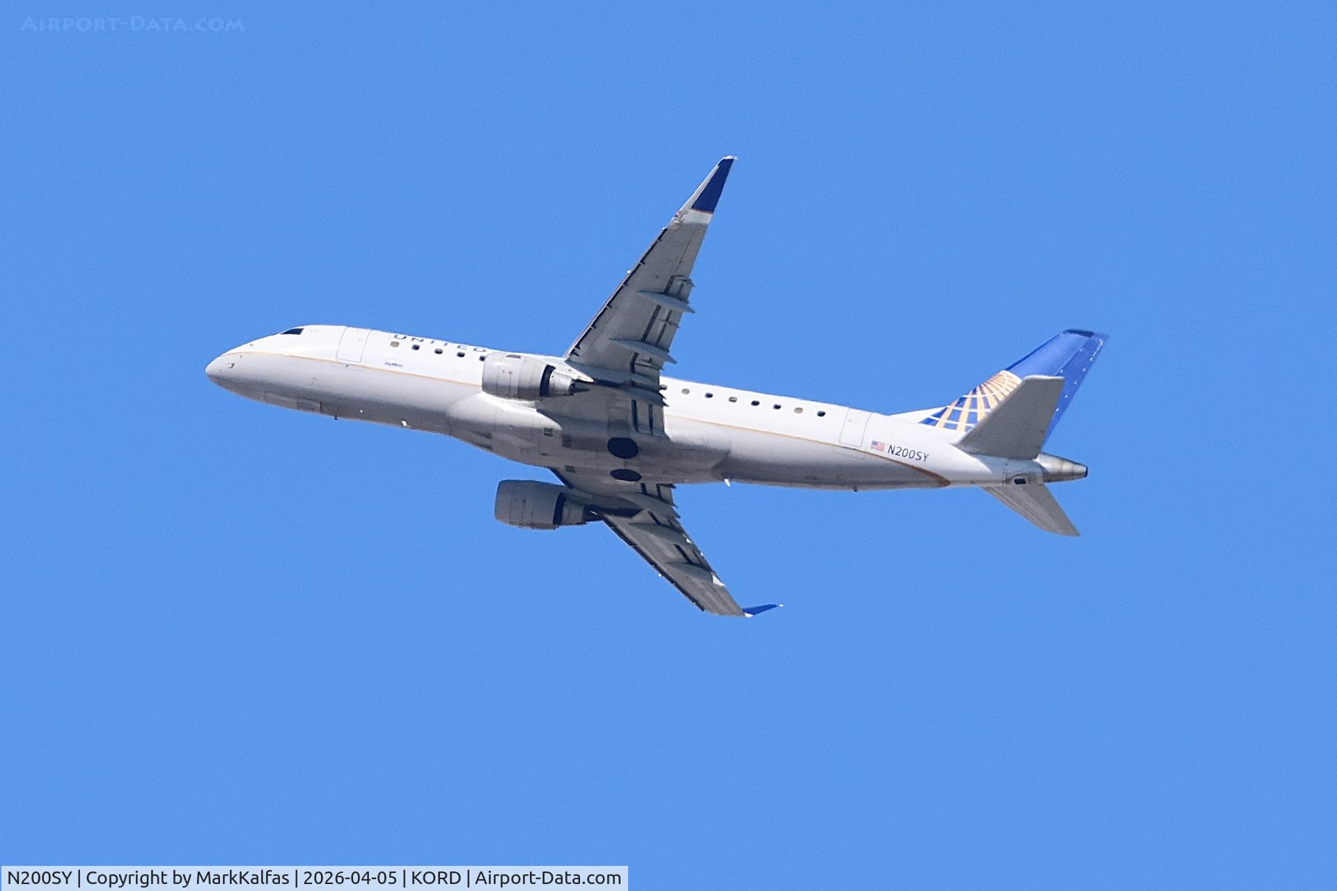 N200SY, 2016 Embraer 175LR (ERJ-170-200LR), c/n 17000623, E75L SkyWest / United Express Embraer 175LR N200SY departing 27L KORD