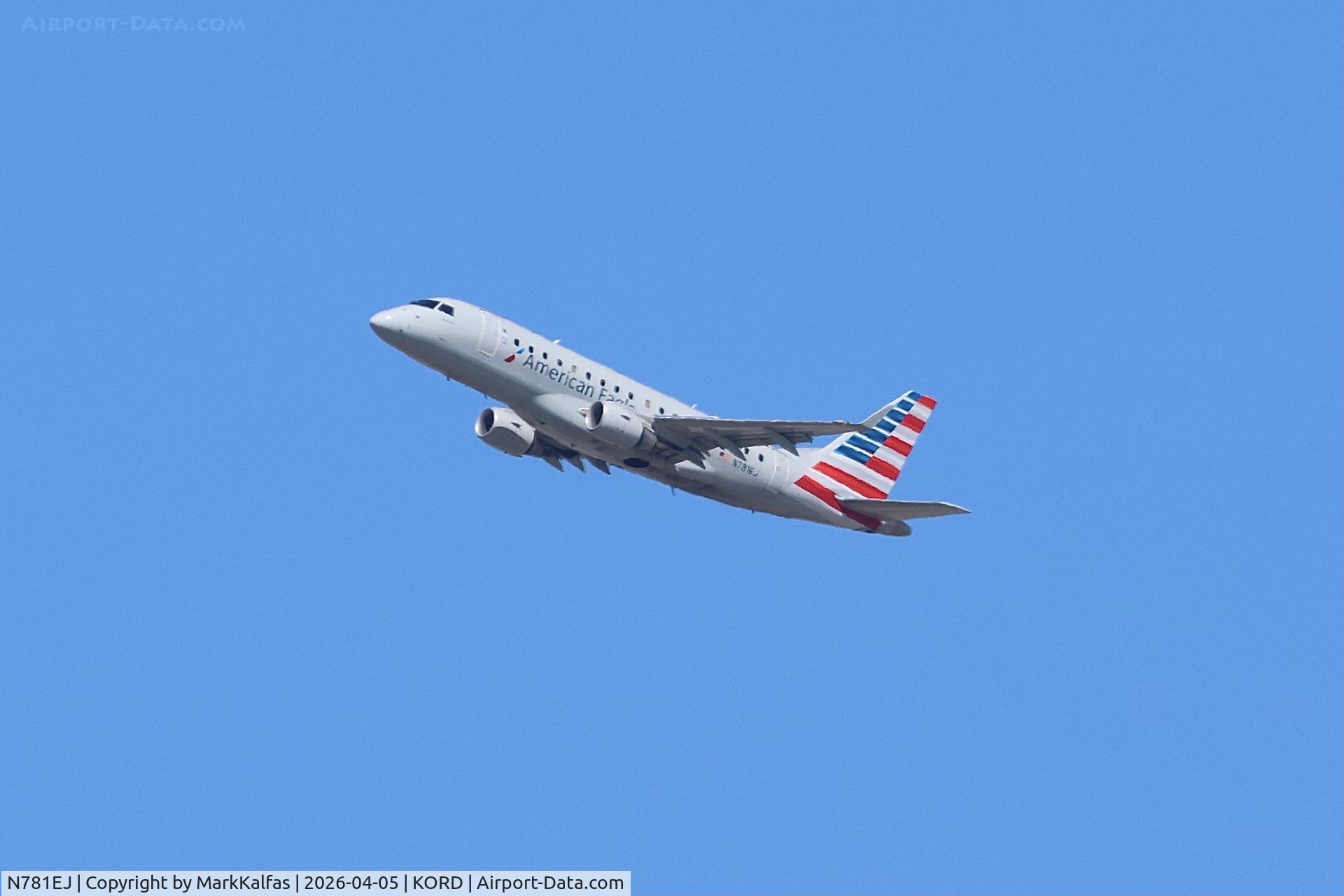 N781EJ, 2006 Embraer 170SU (ERJ-170-100SU), c/n 17000148, E170 Envoy / American Eagle Embraer ERJ-170 N781EJ departing 27L KORD