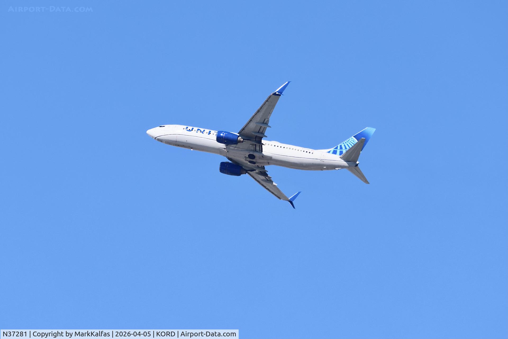 N37281, 2003 Boeing 737-824, c/n 31599, B738 United Boeing 737-824 N37281 departing 27L KORD